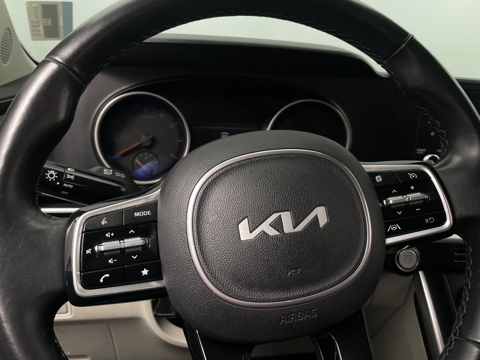 Thumbnail: 2022 Kia Carnival - 4