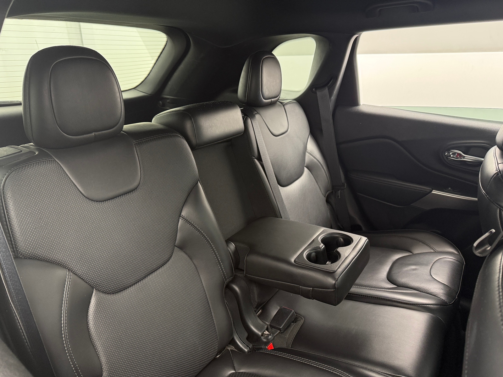 Thumbnail: 2019 Jeep Cherokee - 5