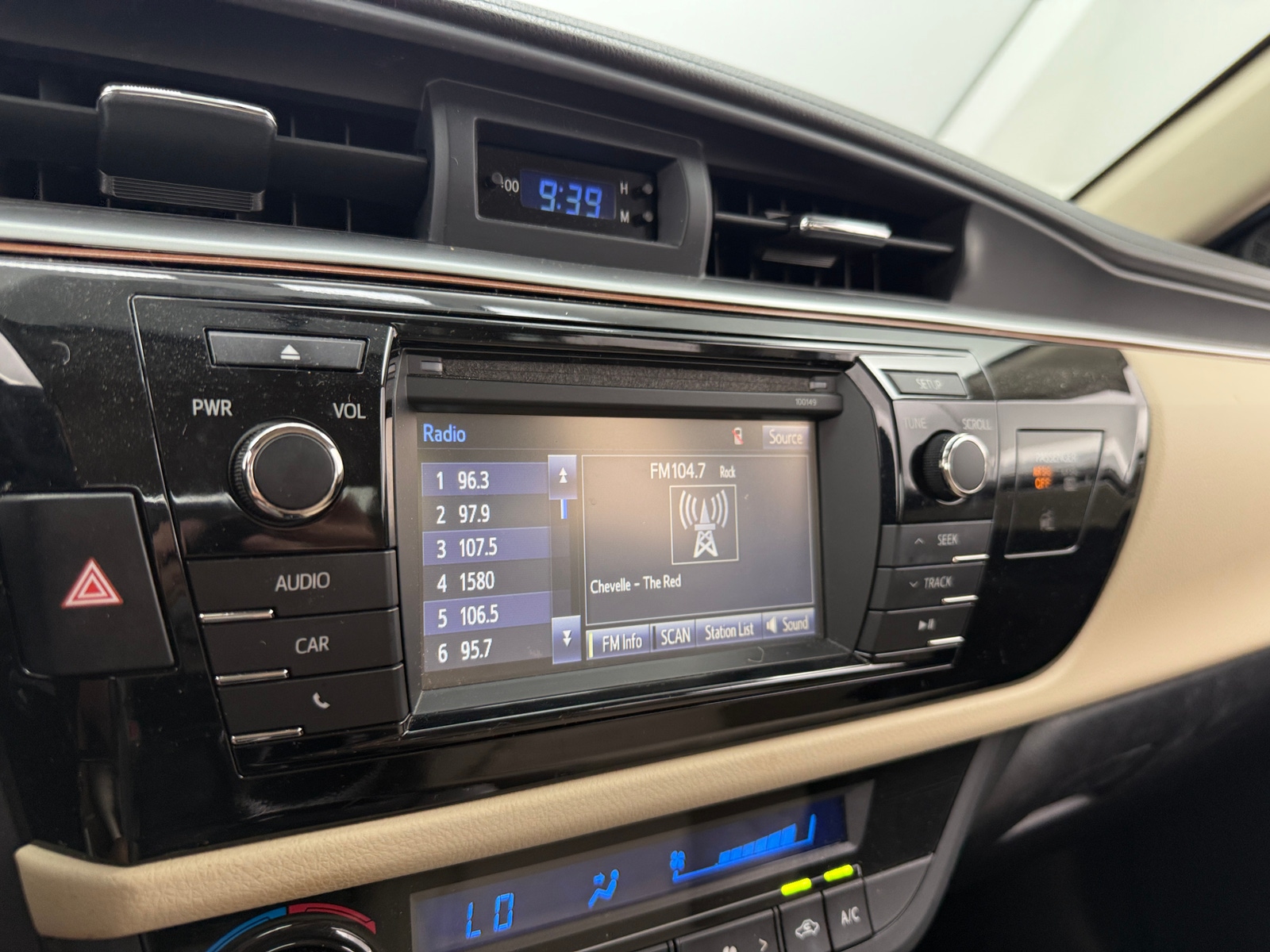 Thumbnail: 2015 Toyota Corolla - 4