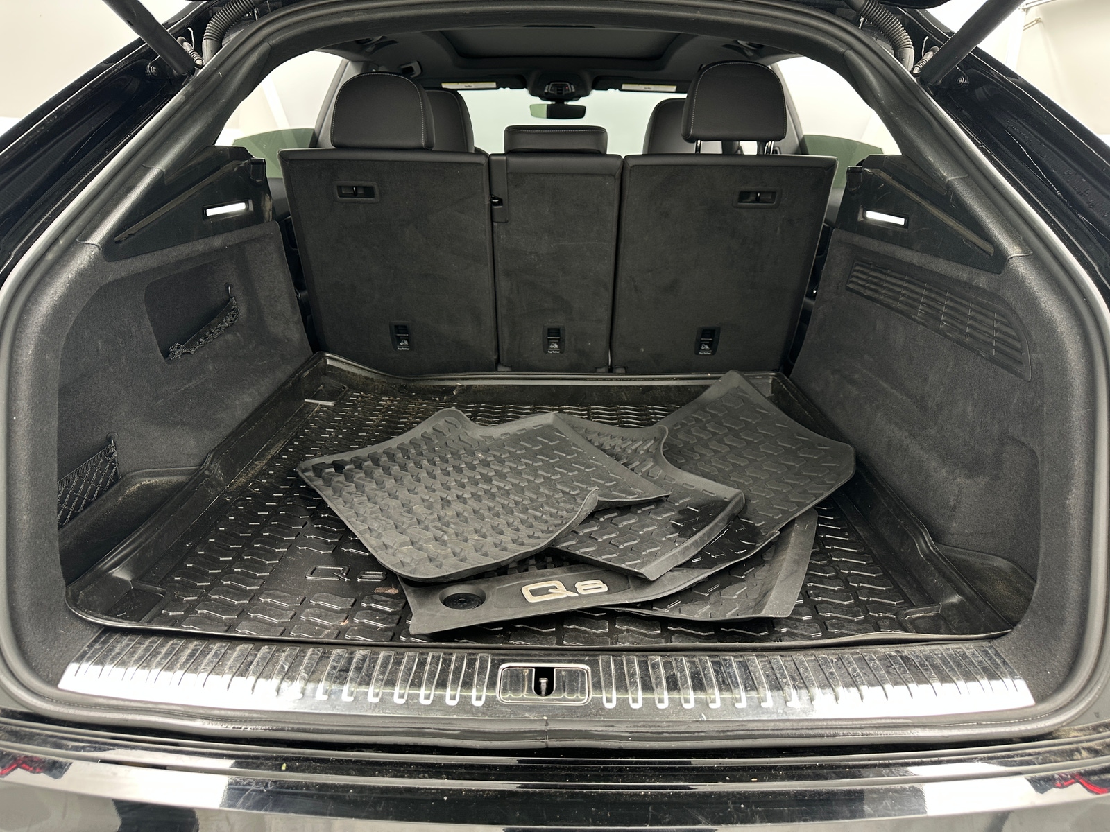 Thumbnail: 2021 Audi Q8 - 6