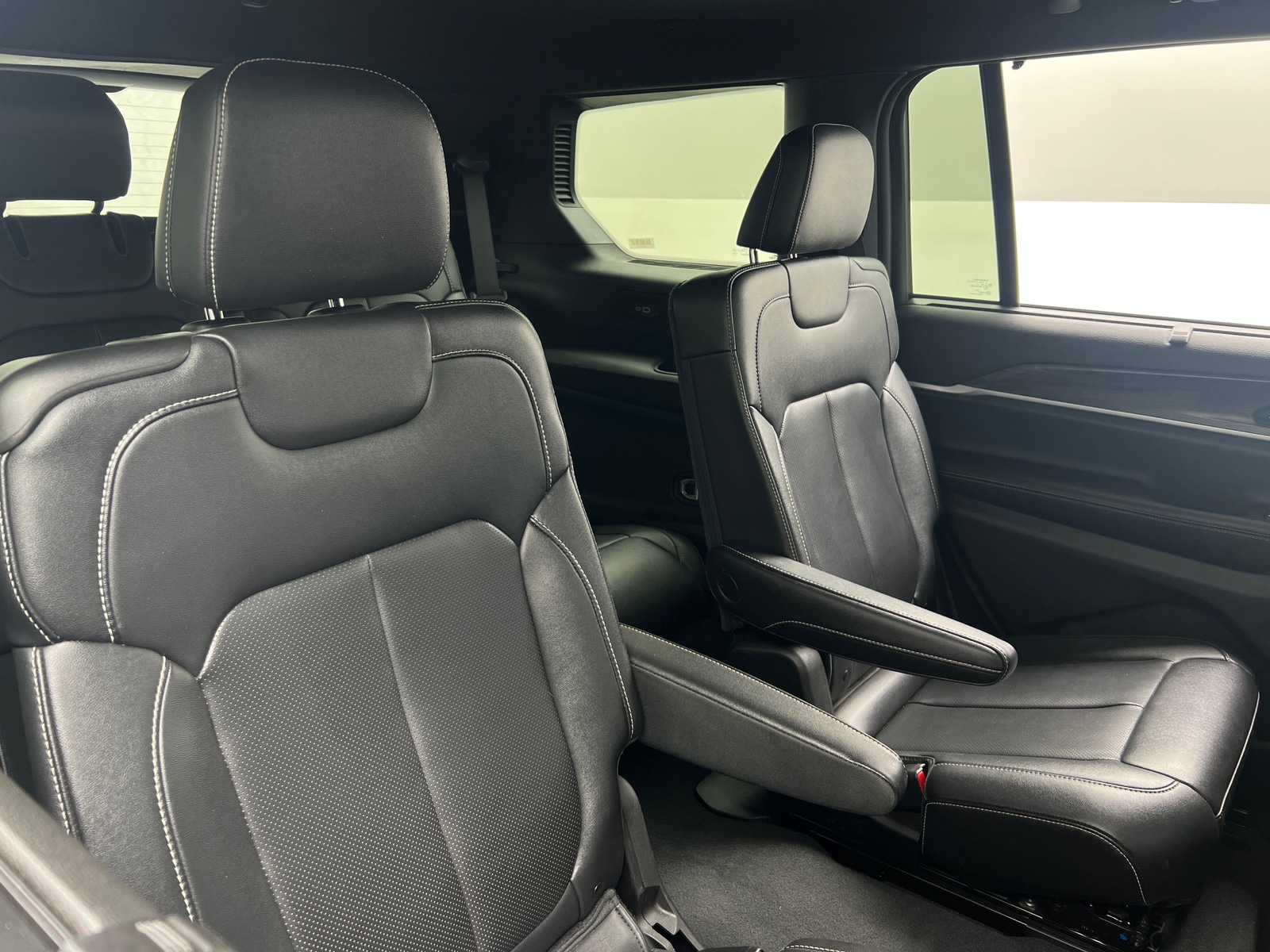 Thumbnail: 2024 Jeep Grand Cherokee L - 5