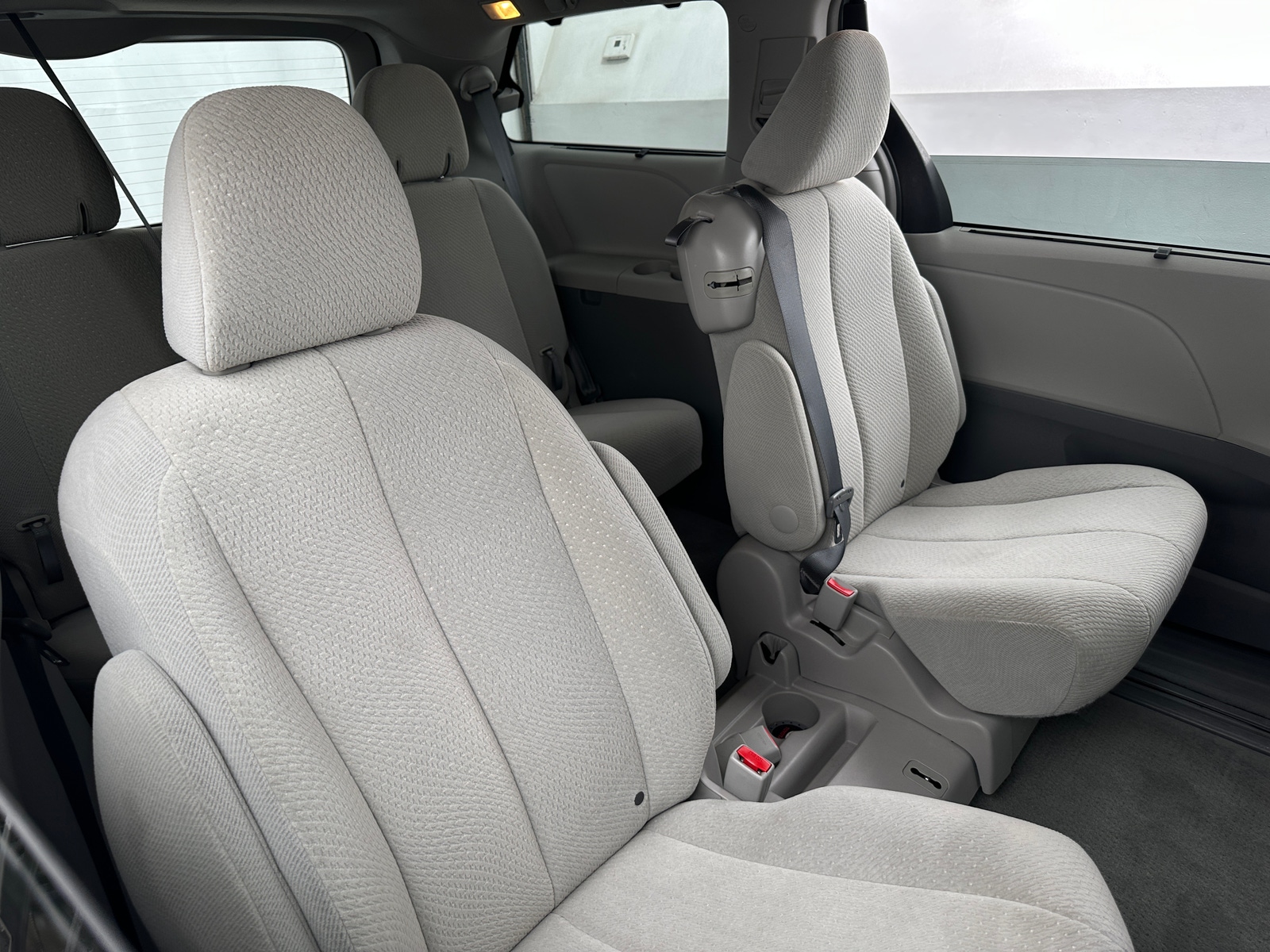 Thumbnail: 2014 Toyota Sienna - 6