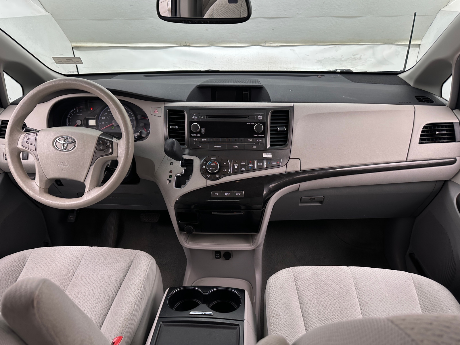 Thumbnail: 2014 Toyota Sienna - 3