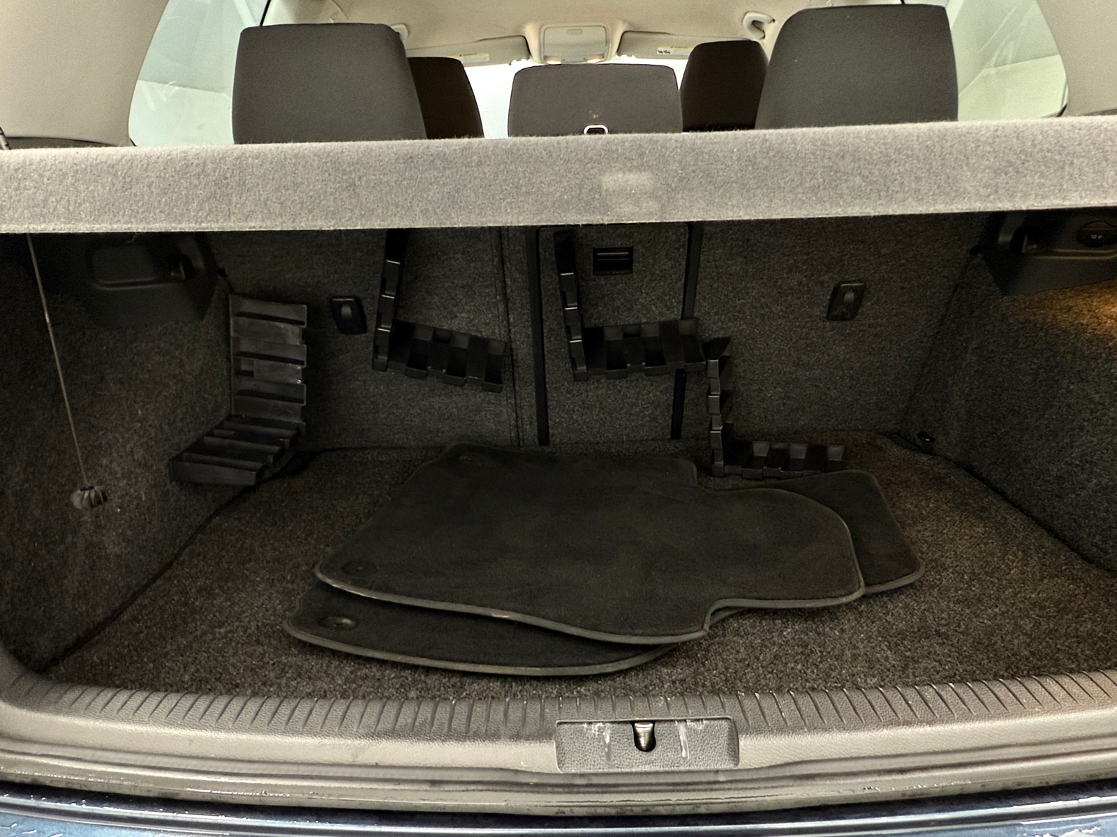Thumbnail: 2013 Volkswagen Golf - 6