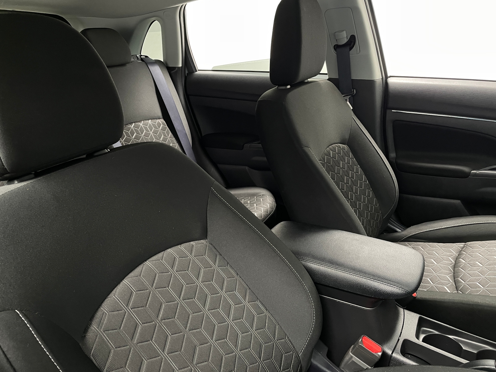 Thumbnail: 2024 Mitsubishi Outlander Sport - 2