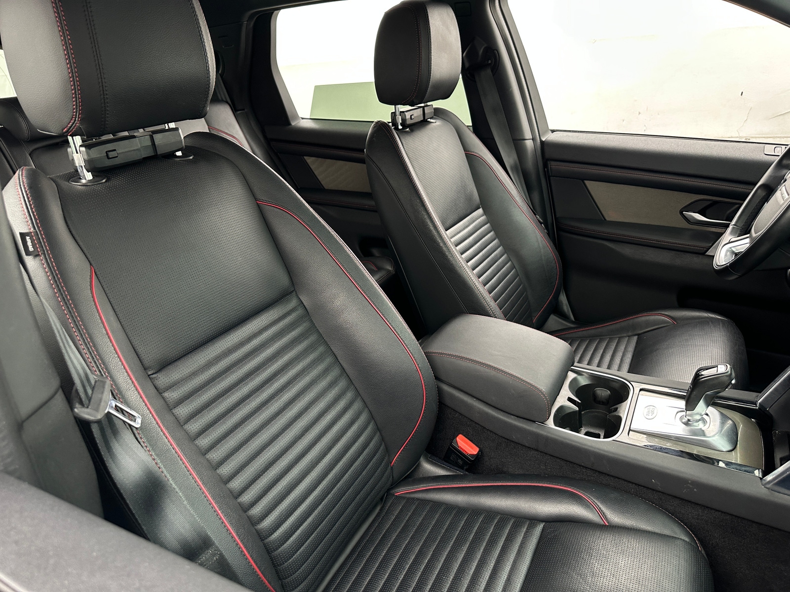 Thumbnail: 2020 Land Rover Discovery Sport - 2