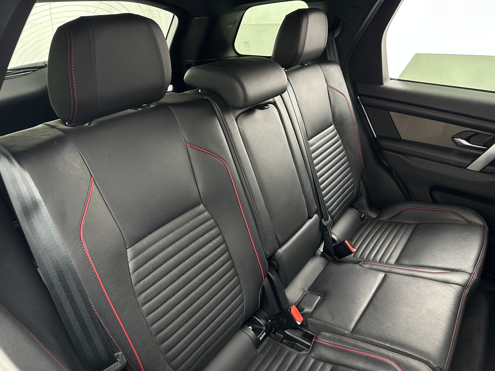 Thumbnail: 2020 Land Rover Discovery Sport - 6