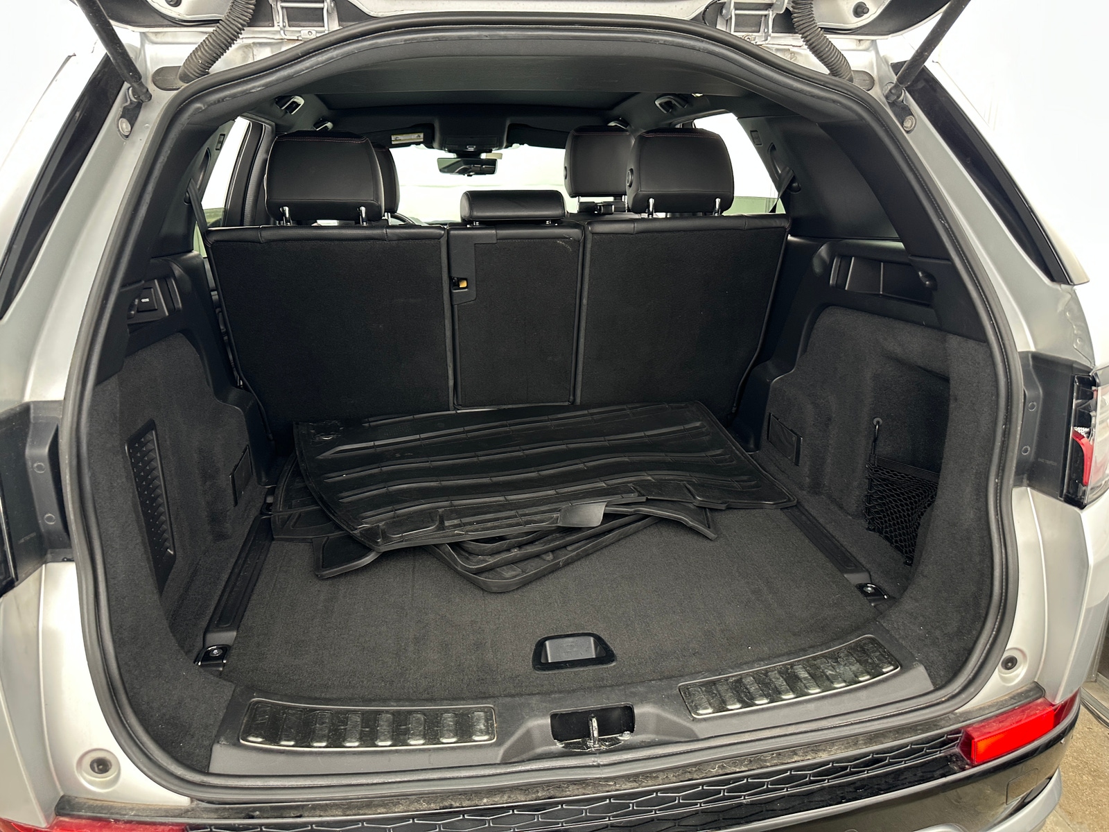 Thumbnail: 2020 Land Rover Discovery Sport - 7