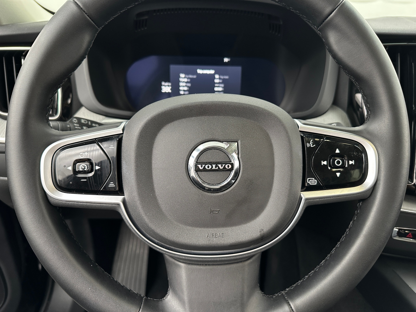 Thumbnail: 2025 Volvo XC60 - 4