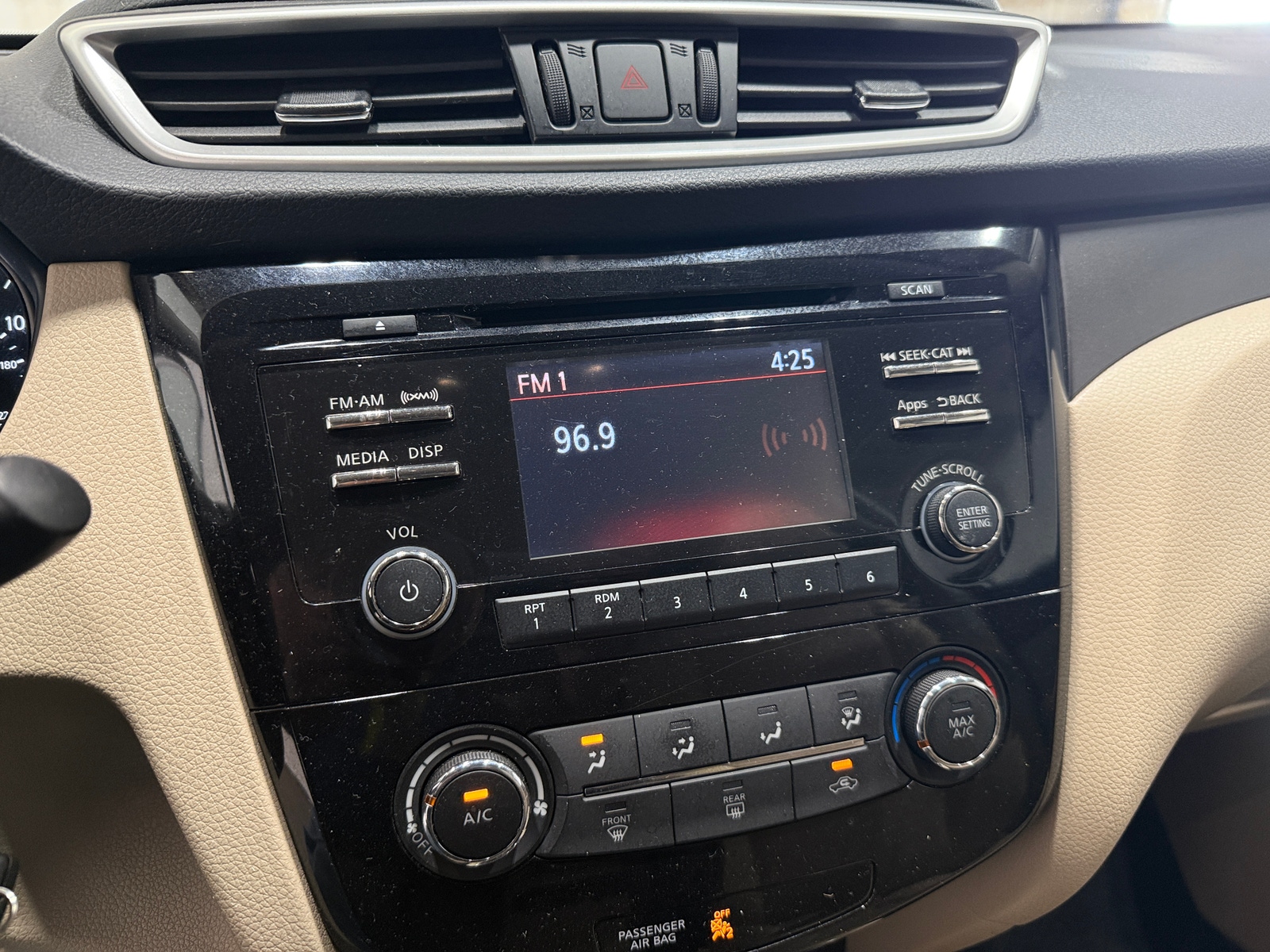 Thumbnail: 2016 Nissan Rogue - 4