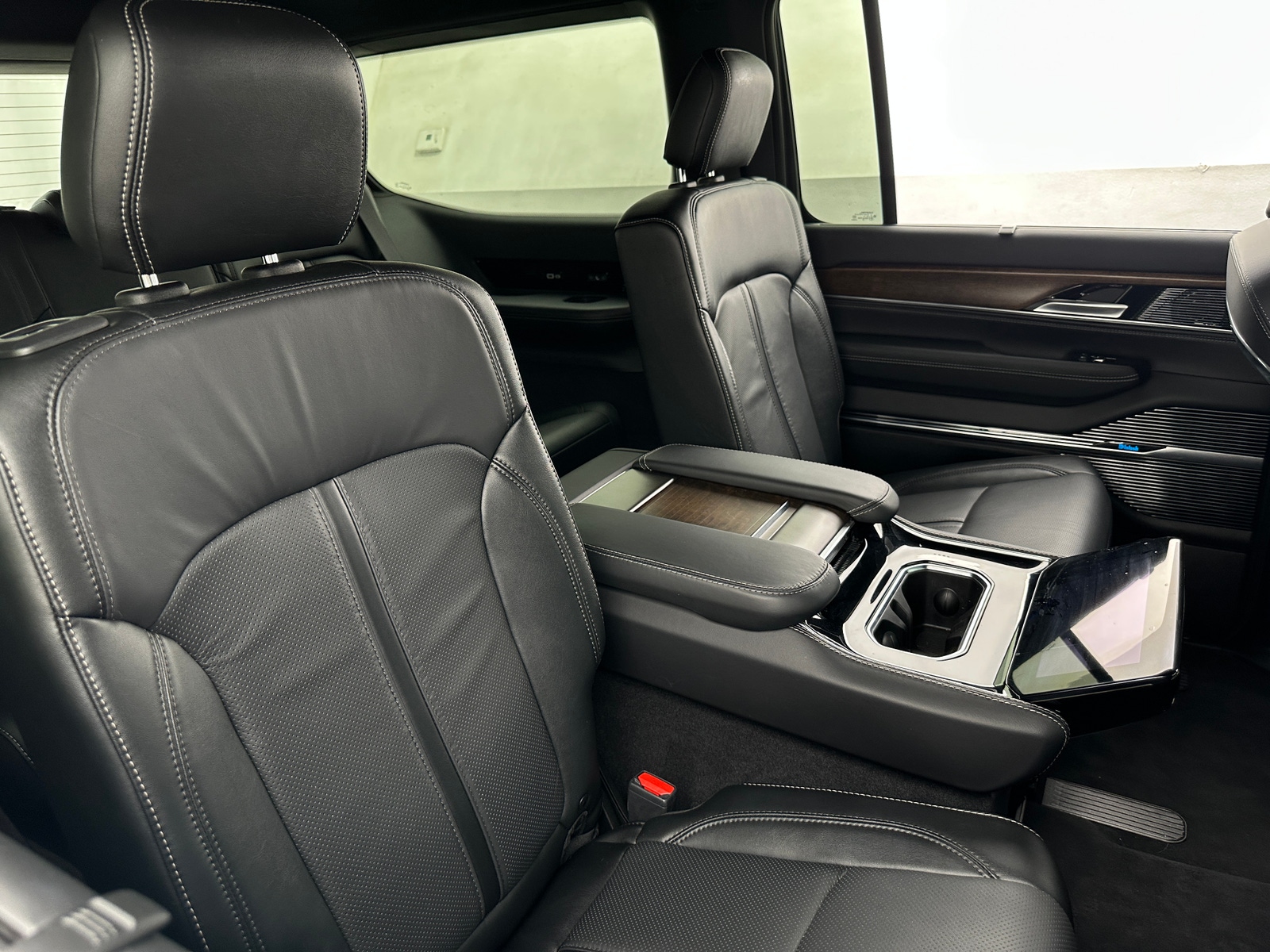 Thumbnail: 2023 Jeep Grand Wagoneer - 5