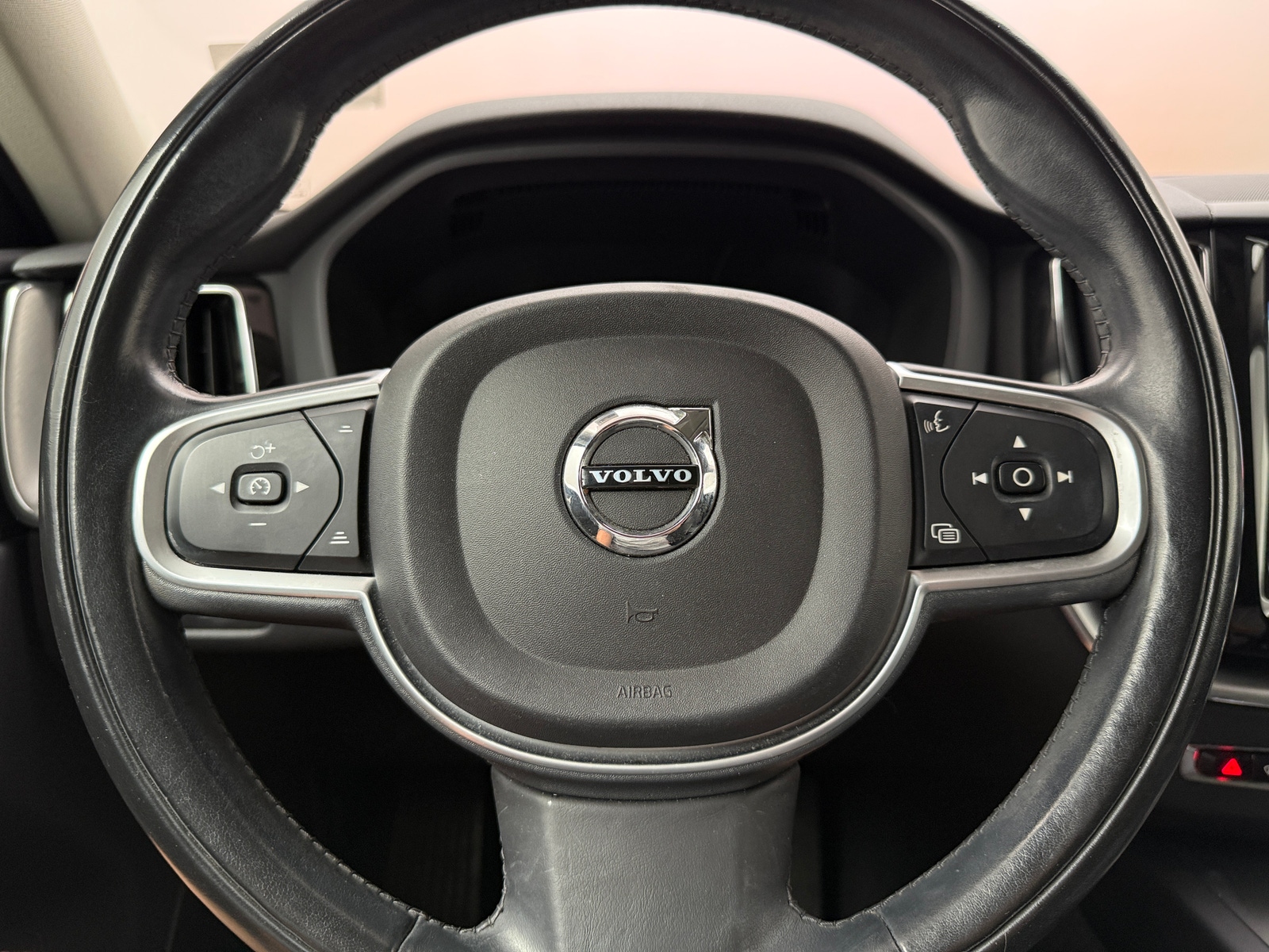 Thumbnail: 2019 Volvo XC60 - 4