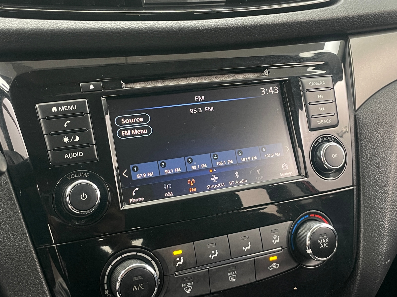 Thumbnail: 2019 Nissan Rogue Sport - 4