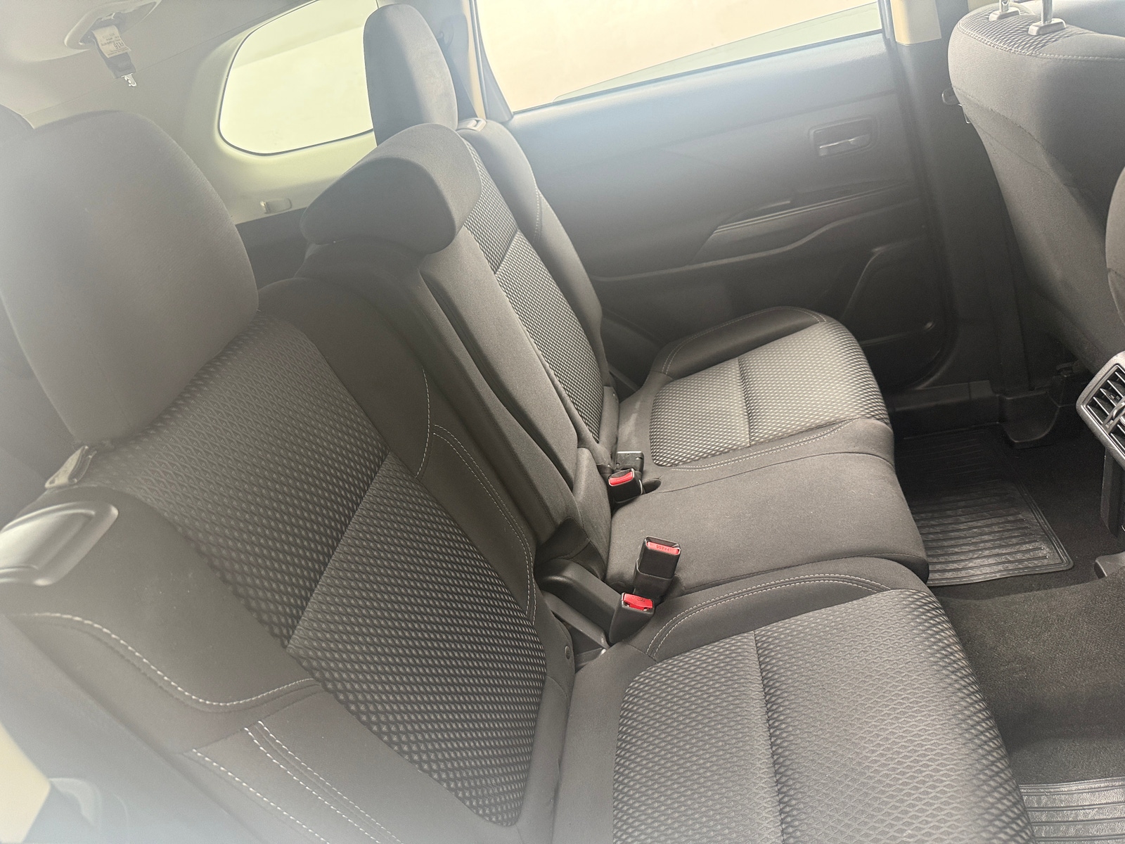 Thumbnail: 2020 Mitsubishi Outlander - 6