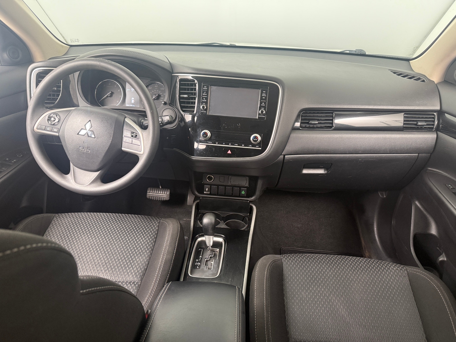 Thumbnail: 2020 Mitsubishi Outlander - 3