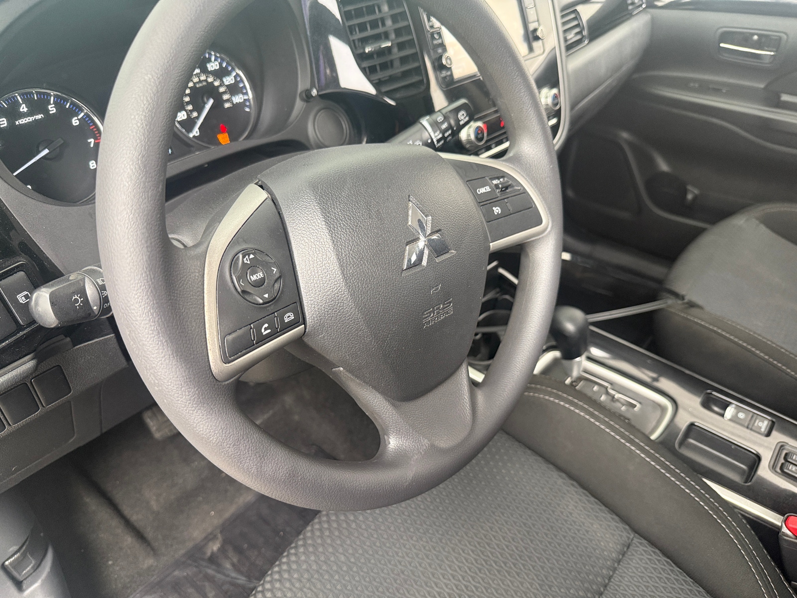 Thumbnail: 2020 Mitsubishi Outlander - 5