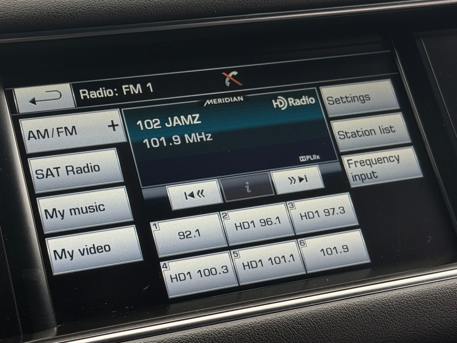 Thumbnail: 2016 Land Rover Range Rover Sport - 3