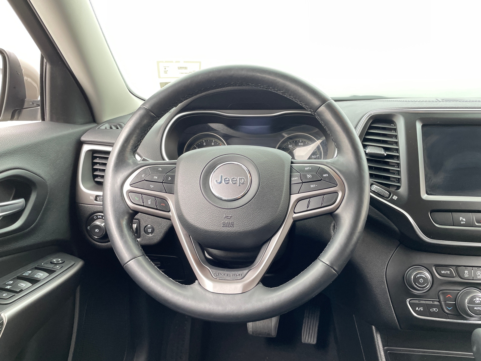 Thumbnail: 2021 Jeep Cherokee - 4