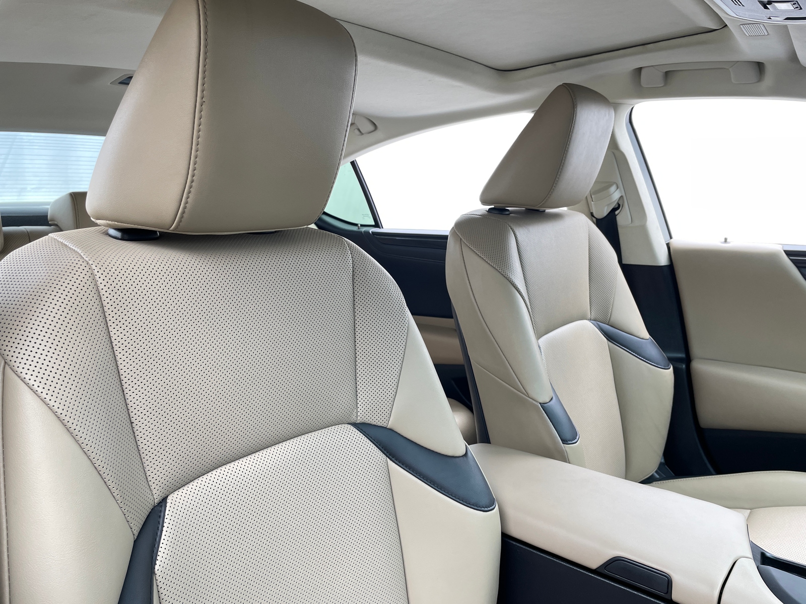Thumbnail: 2019 Lexus ES - 2