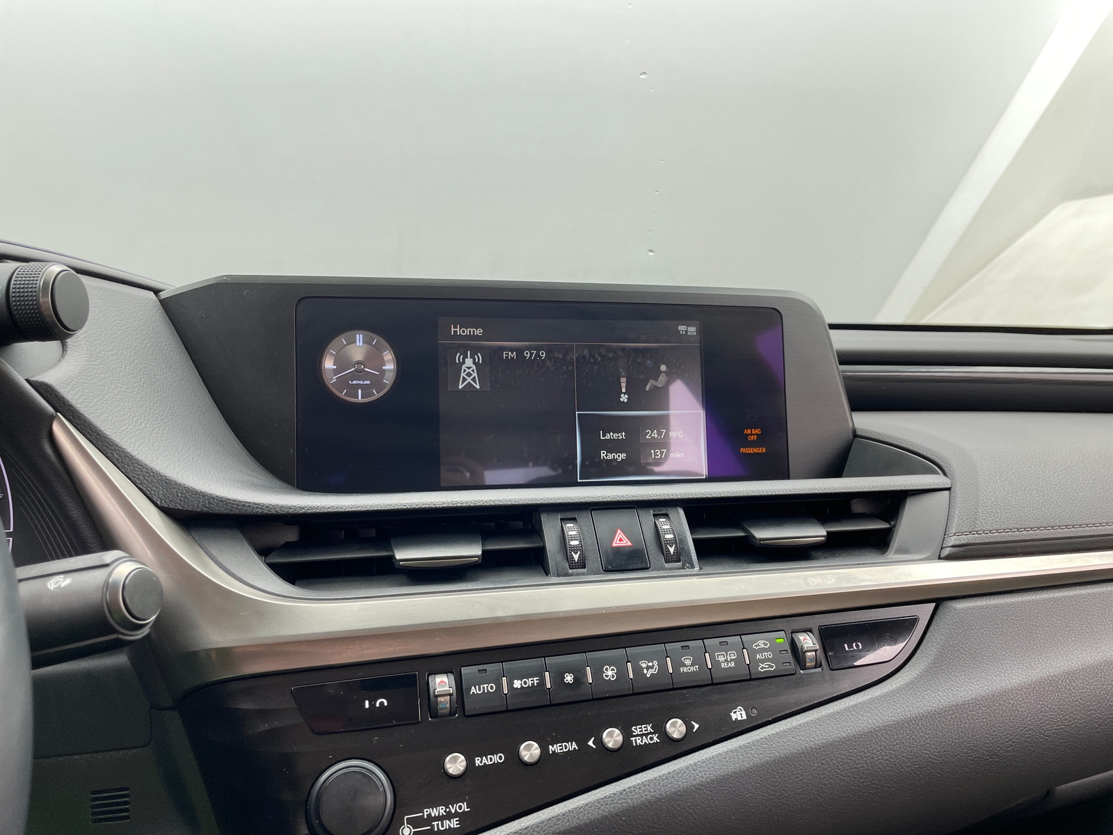 Thumbnail: 2019 Lexus ES - 4