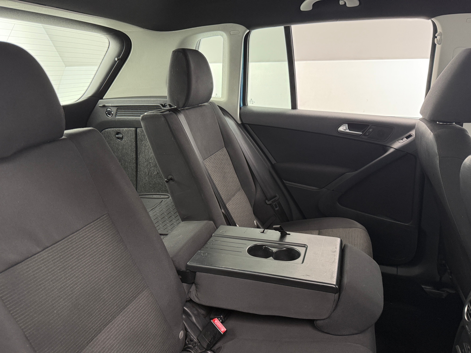 Thumbnail: 2017 Volkswagen Tiguan - 6