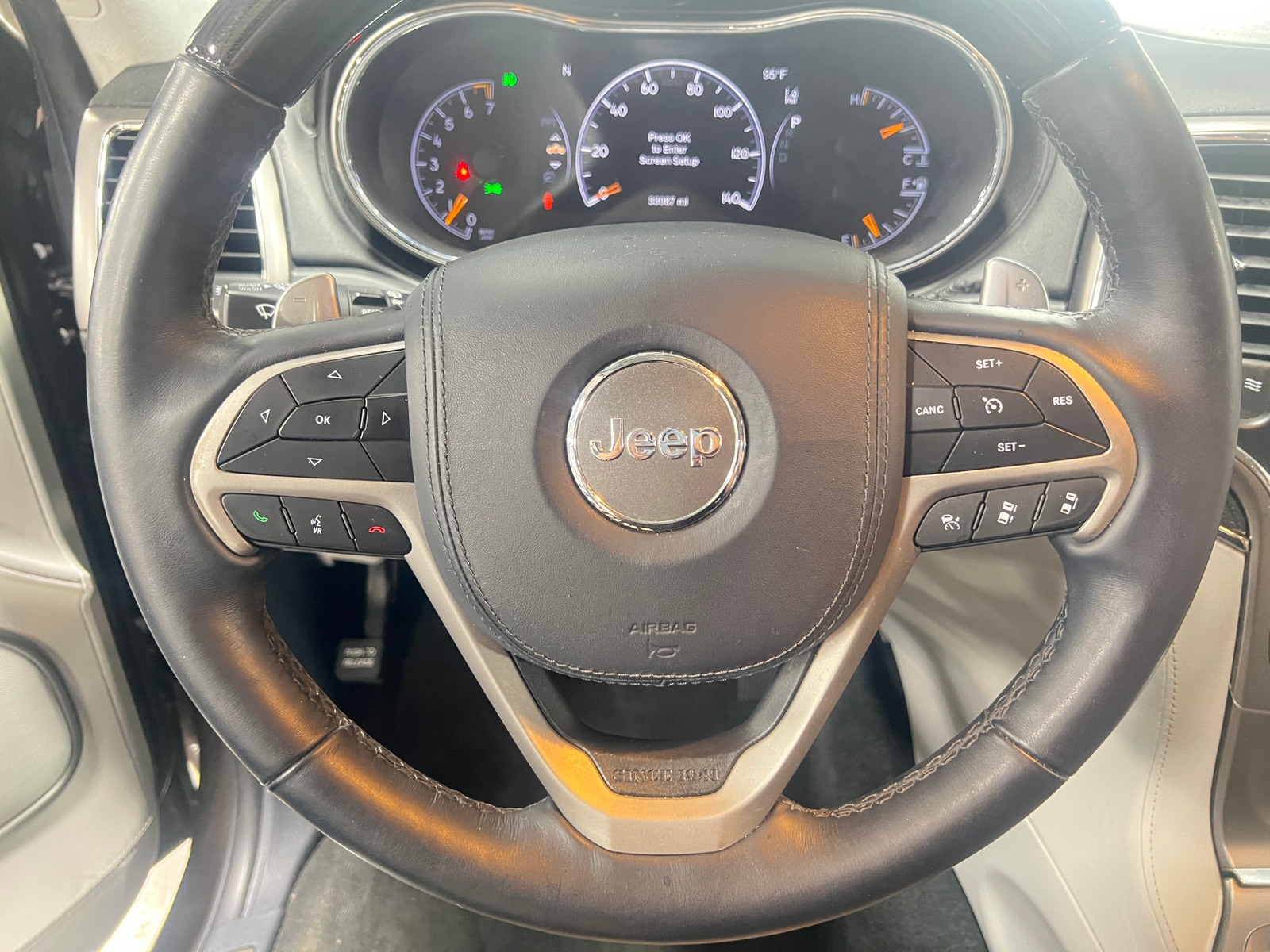 Thumbnail: 2017 Jeep Grand Cherokee - 4