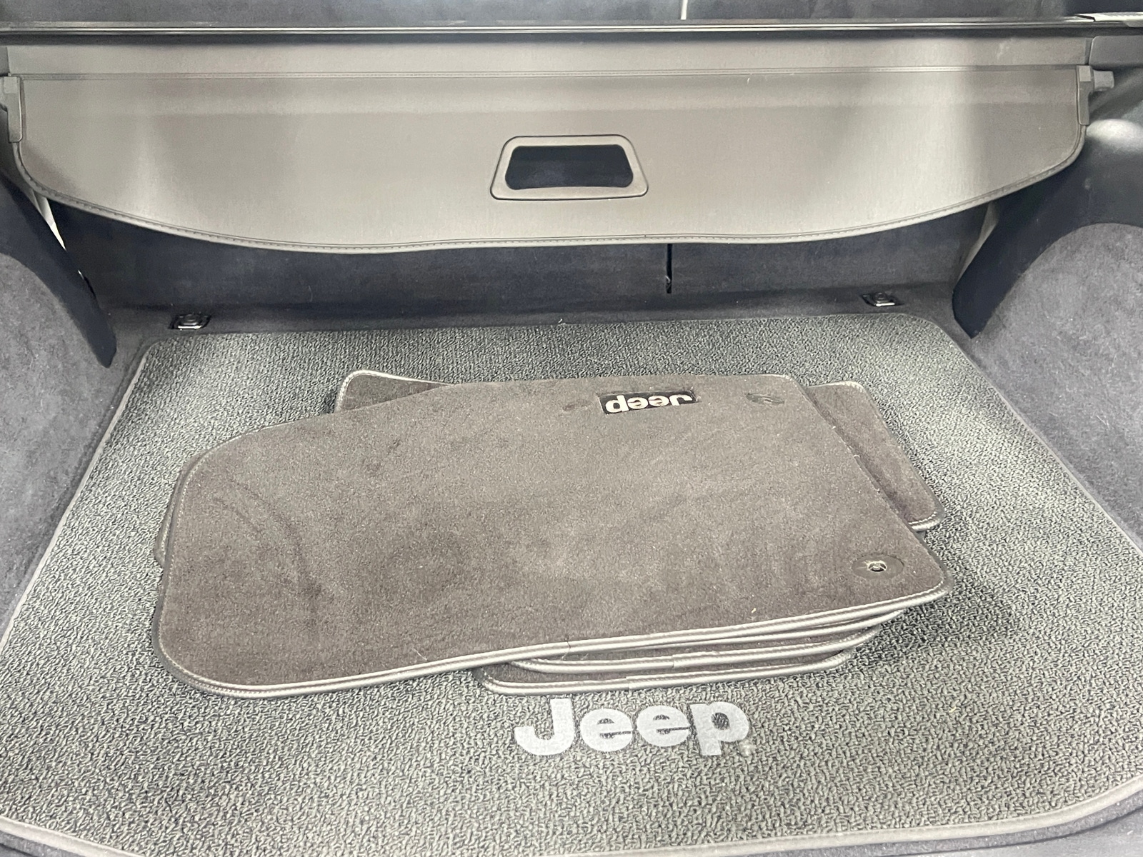 Thumbnail: 2017 Jeep Grand Cherokee - 6