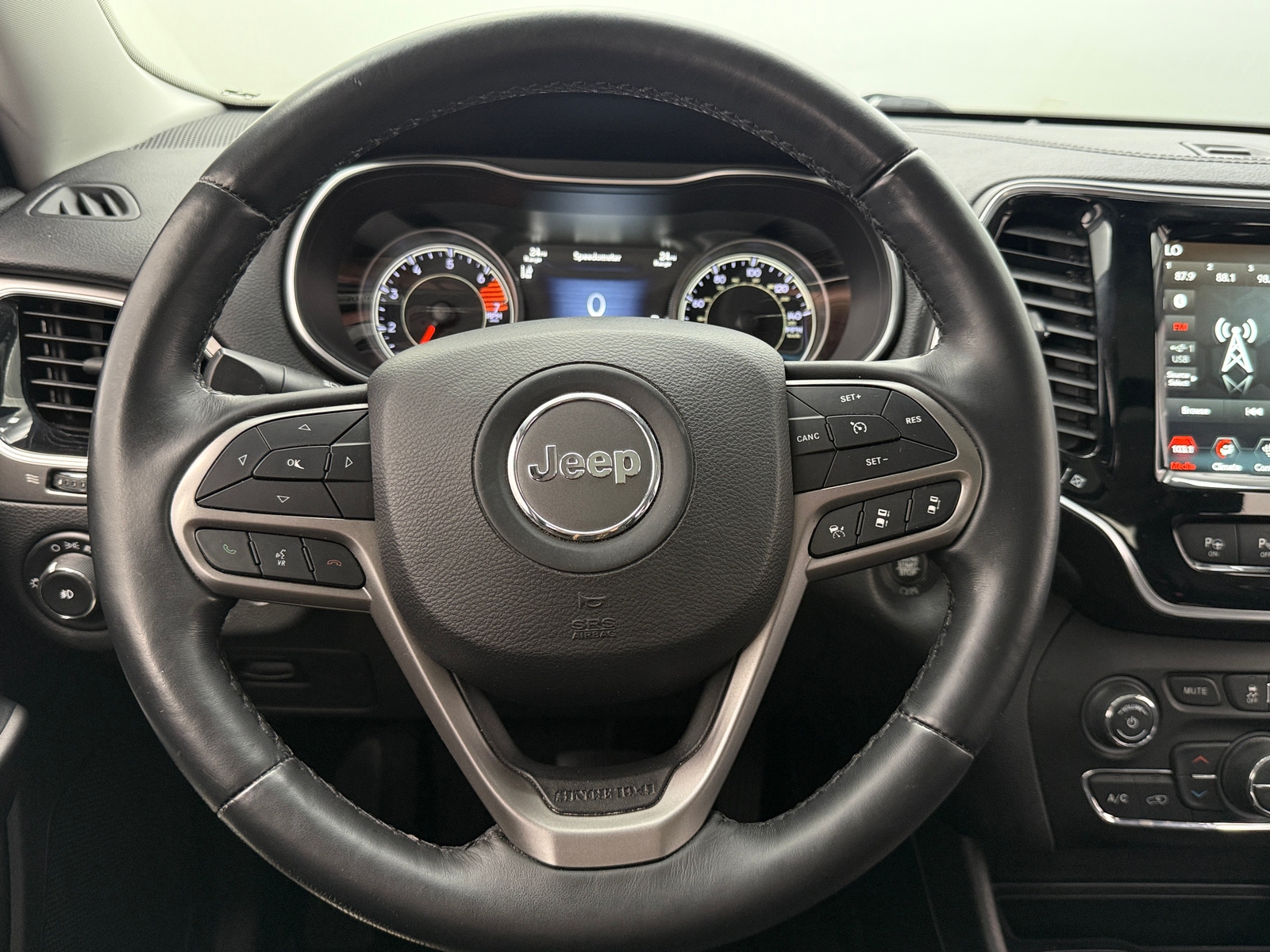 Thumbnail: 2019 Jeep Cherokee - 4