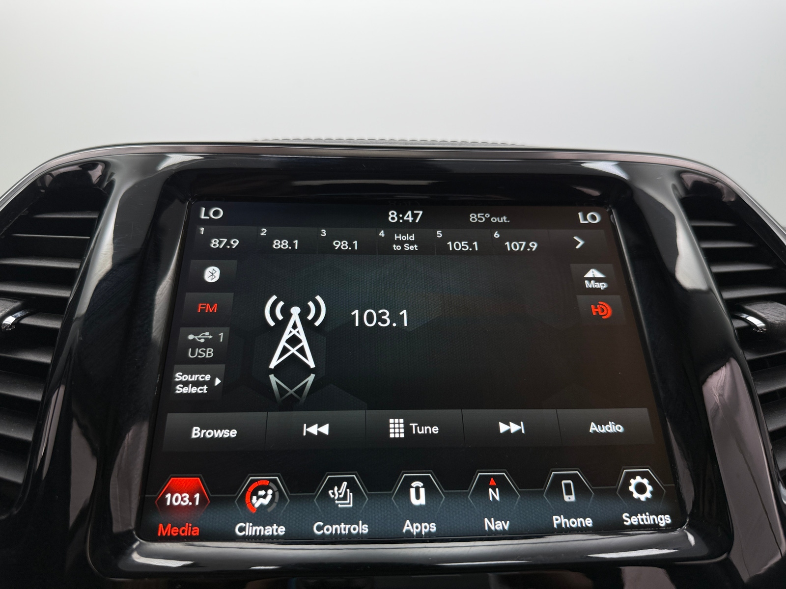 Thumbnail: 2019 Jeep Cherokee - 3