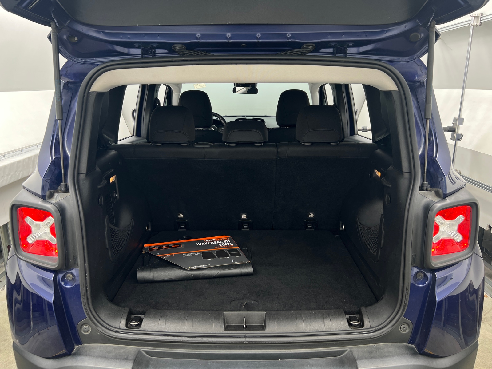 Thumbnail: 2016 Jeep Renegade - 7