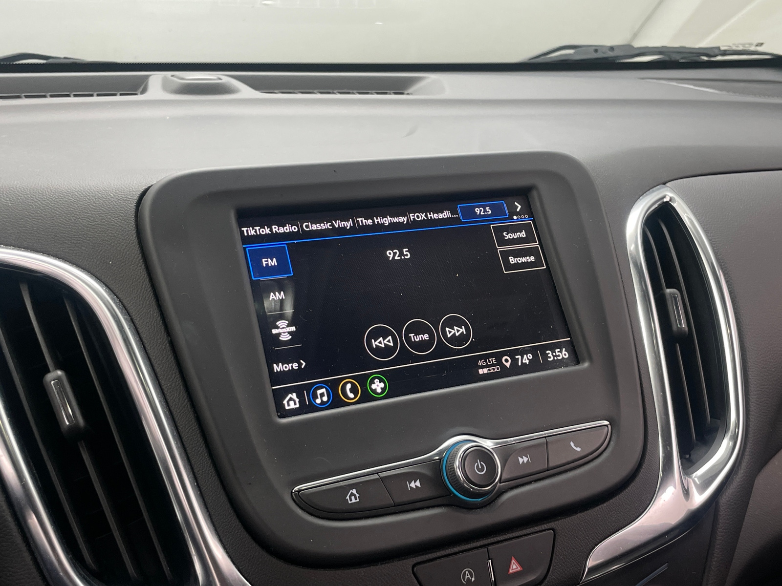 Thumbnail: 2022 Chevrolet Equinox - 4