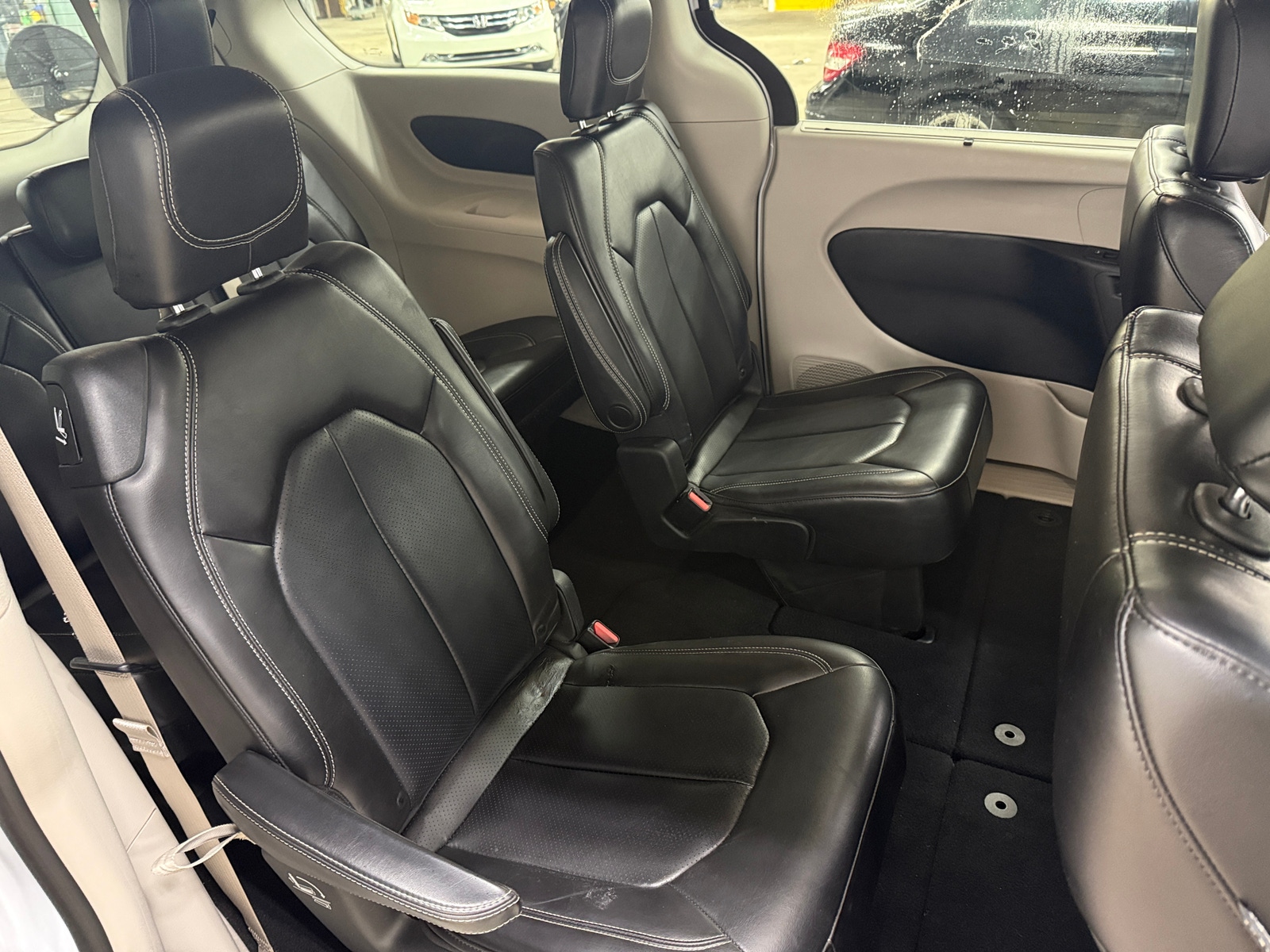 Thumbnail: 2020 Chrysler Voyager - 5