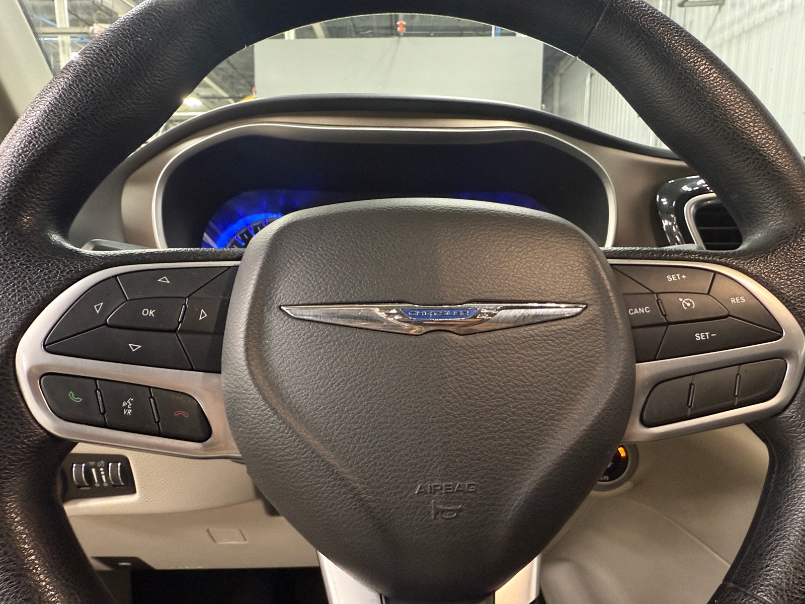 Thumbnail: 2020 Chrysler Voyager - 4