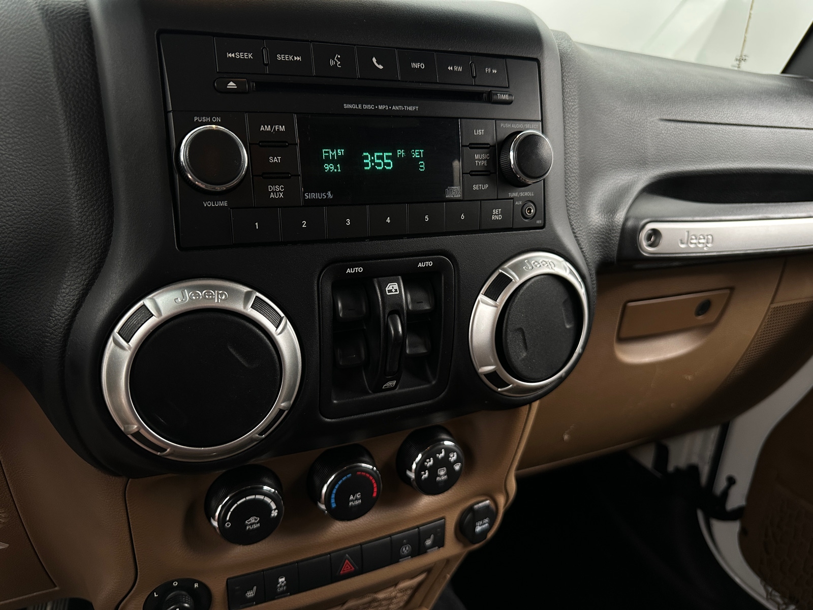 Thumbnail: 2017 Jeep Wrangler - 3