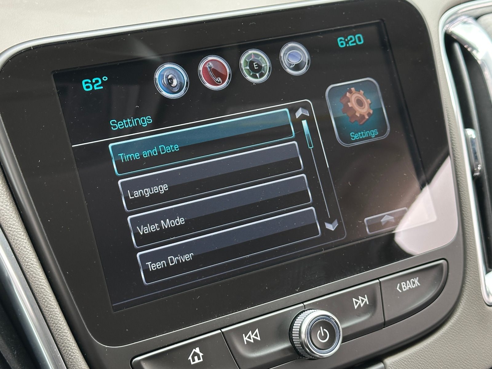 Thumbnail: 2016 Chevrolet Malibu - 4