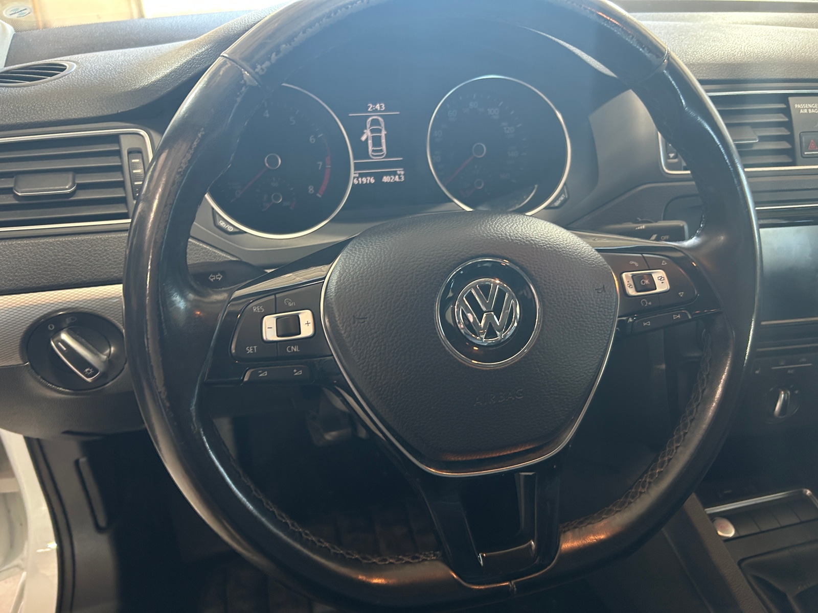 Thumbnail: 2017 Volkswagen Jetta - 4