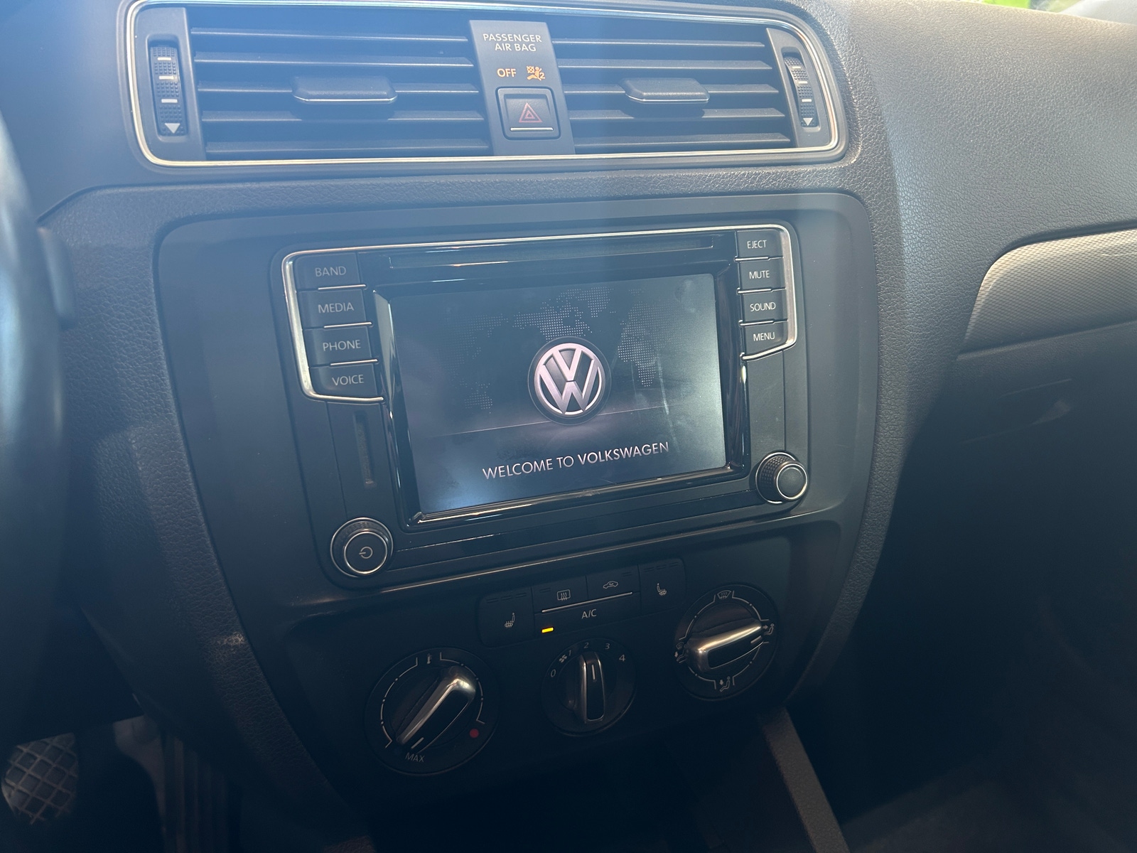 Thumbnail: 2017 Volkswagen Jetta - 3