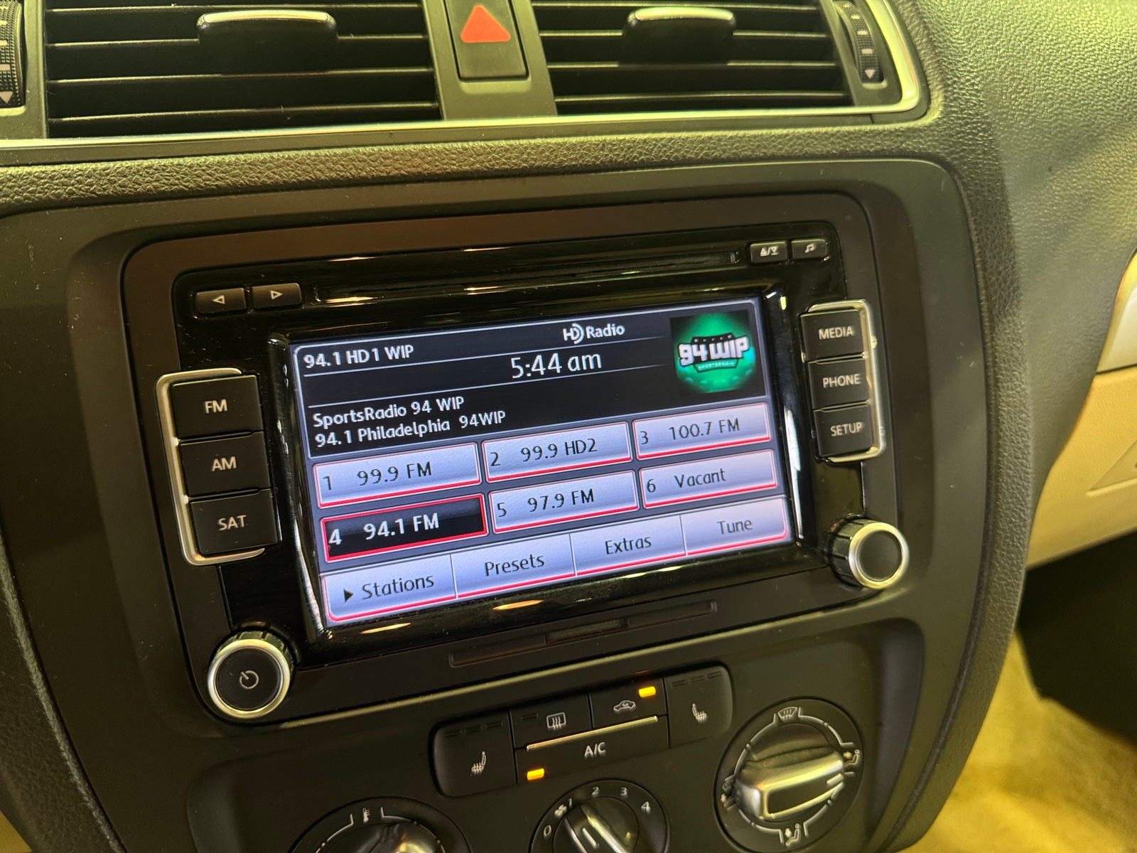 Thumbnail: 2013 Volkswagen Jetta - 3