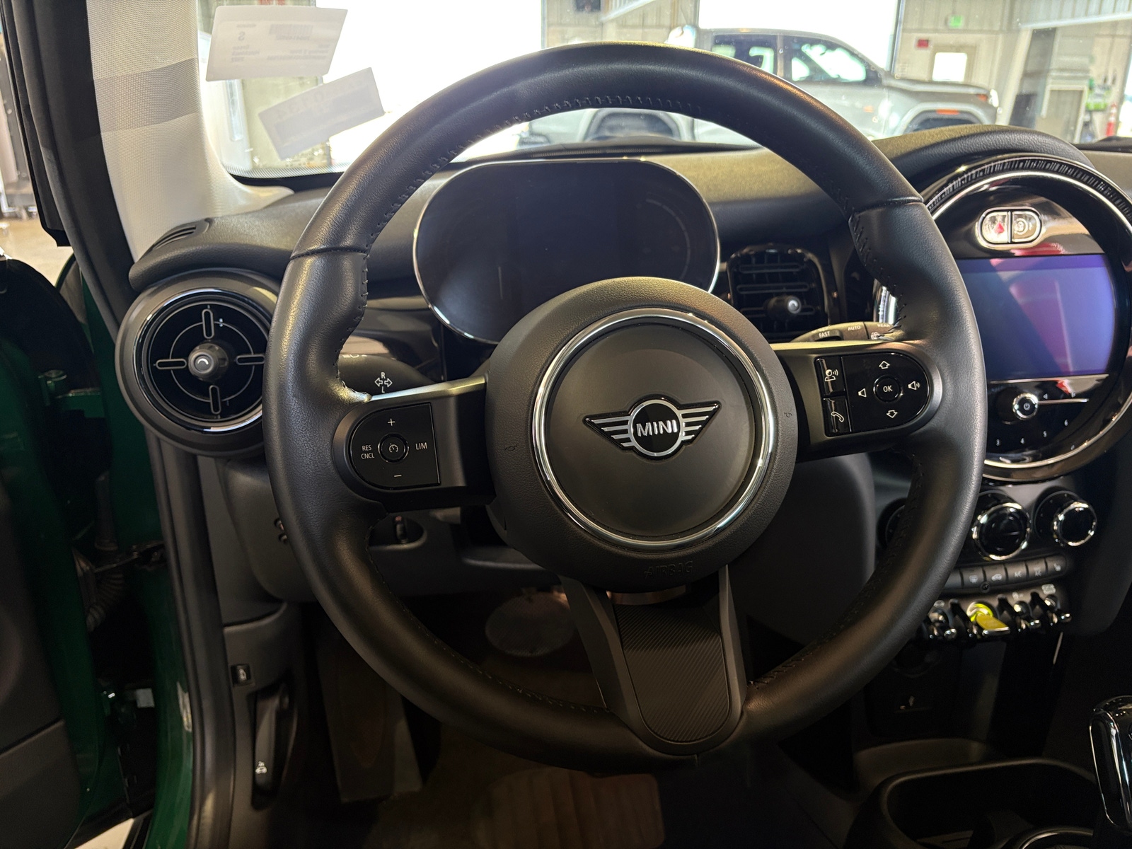Thumbnail: 2022 MINI Cooper Hardtop - 4