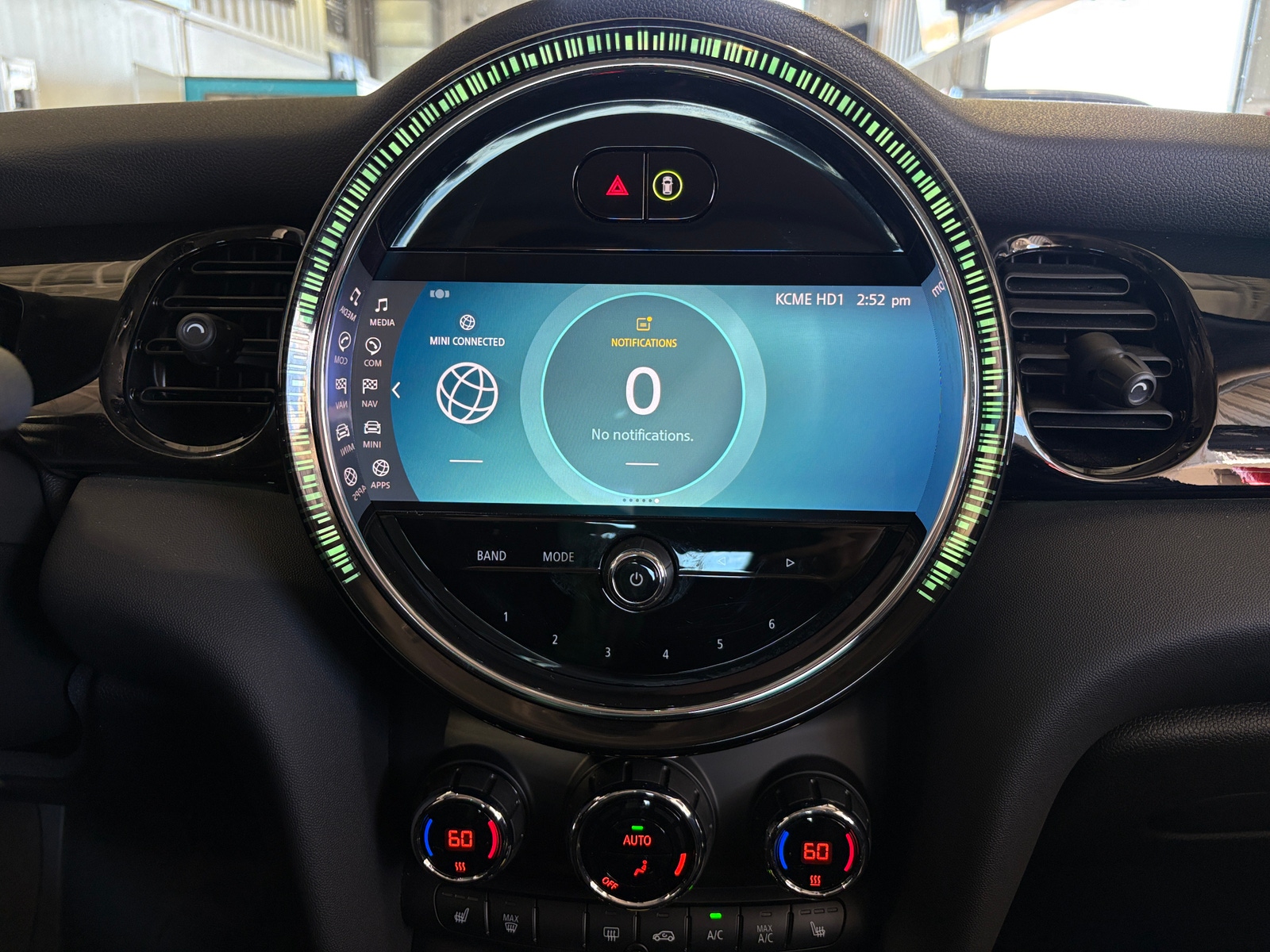 Thumbnail: 2022 MINI Cooper Hardtop - 3