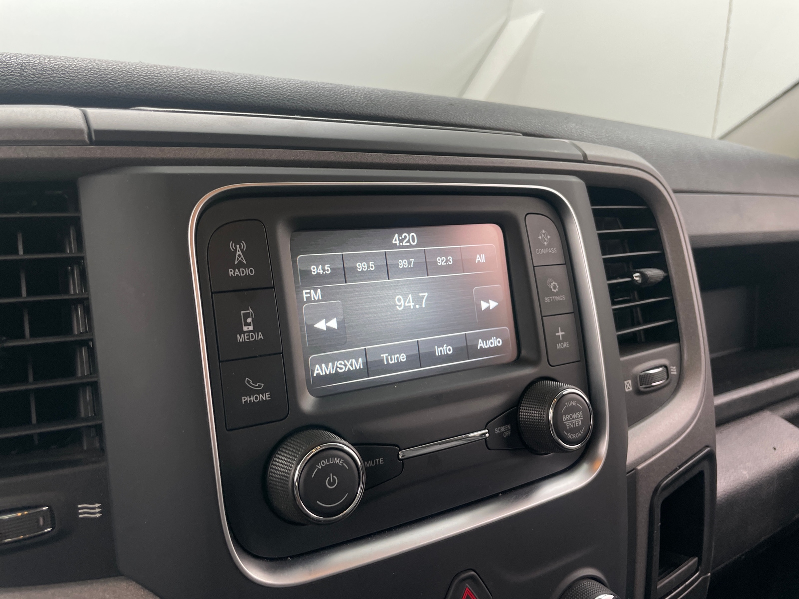 Thumbnail: 2022 RAM 1500 Classic - 4