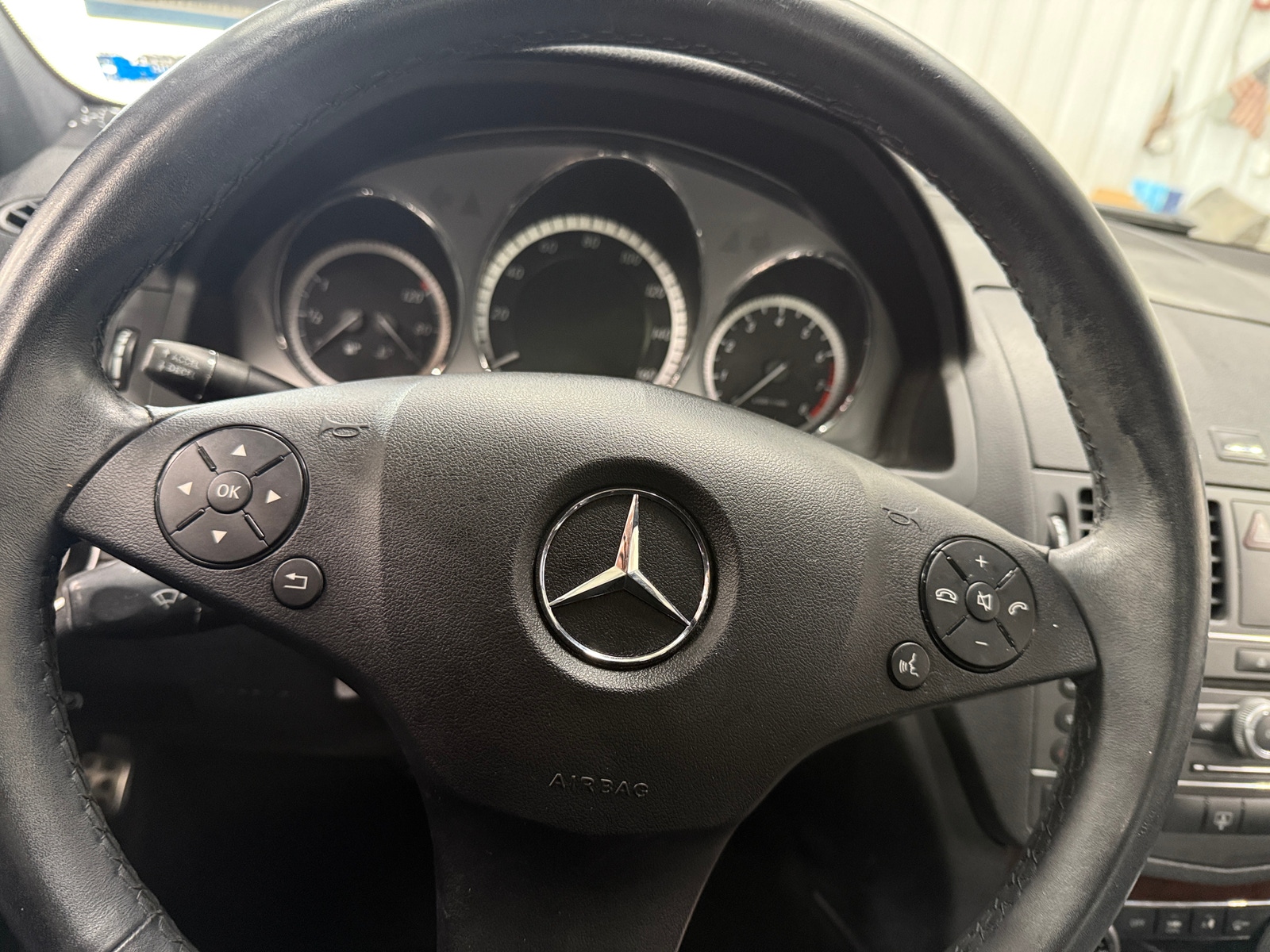 Thumbnail: 2011 Mercedes-Benz C-Class - 4