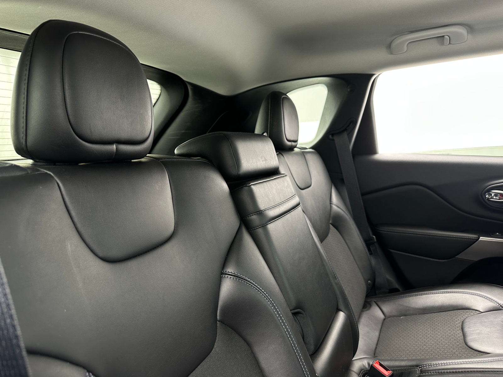 Thumbnail: 2019 Jeep Cherokee - 6