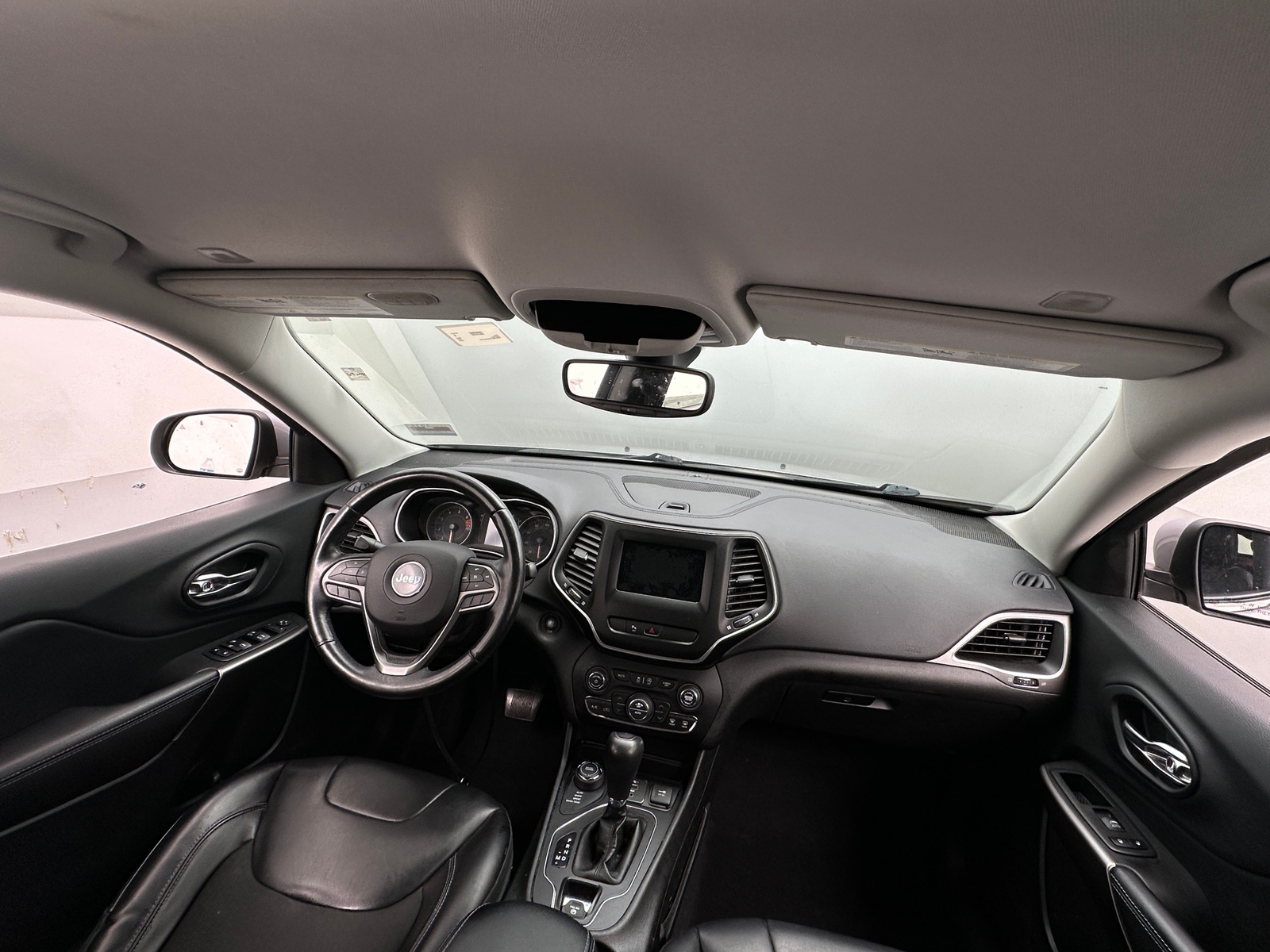 Thumbnail: 2019 Jeep Cherokee - 3