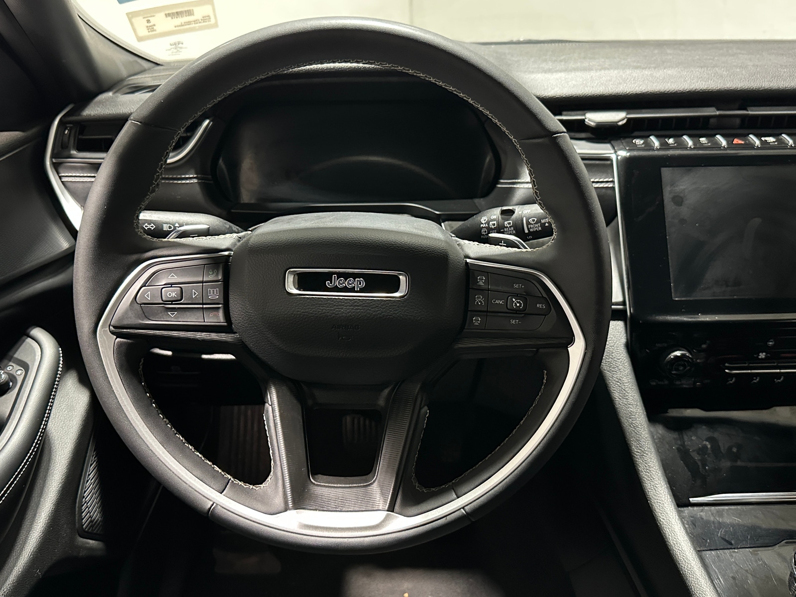 Thumbnail: 2024 Jeep Grand Cherokee L - 4