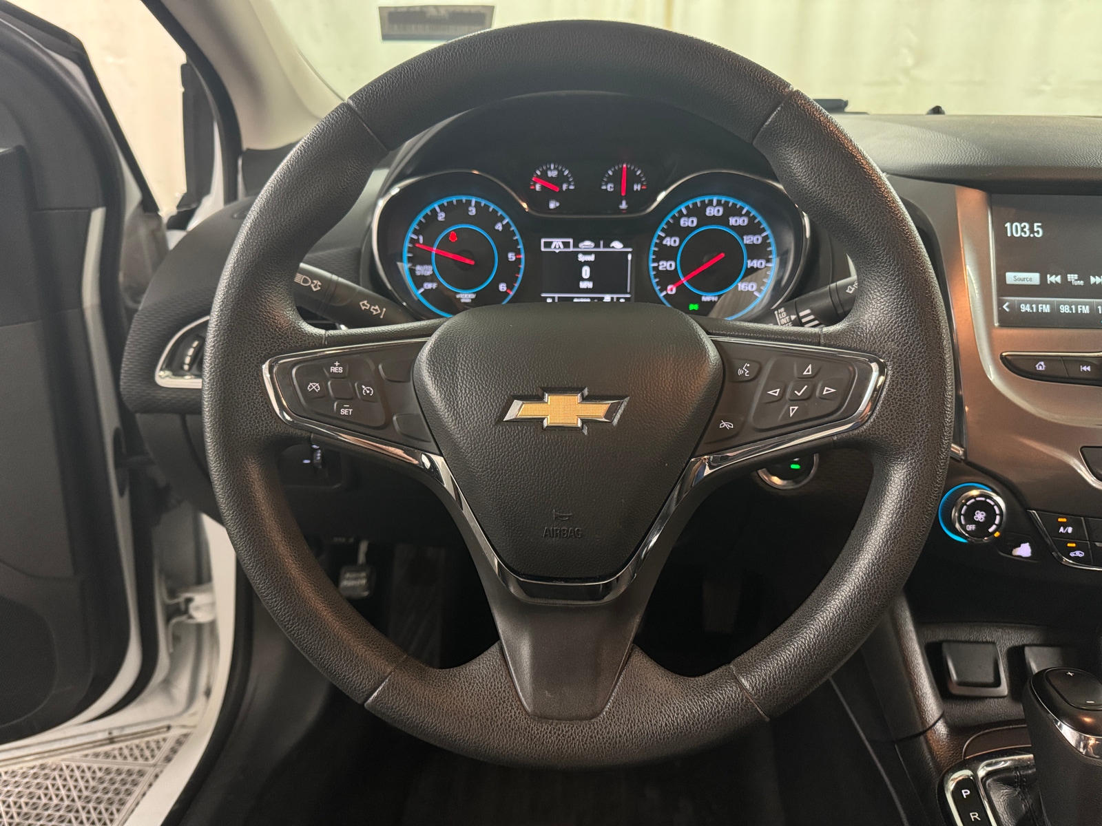 Thumbnail: 2017 Chevrolet Cruze - 4