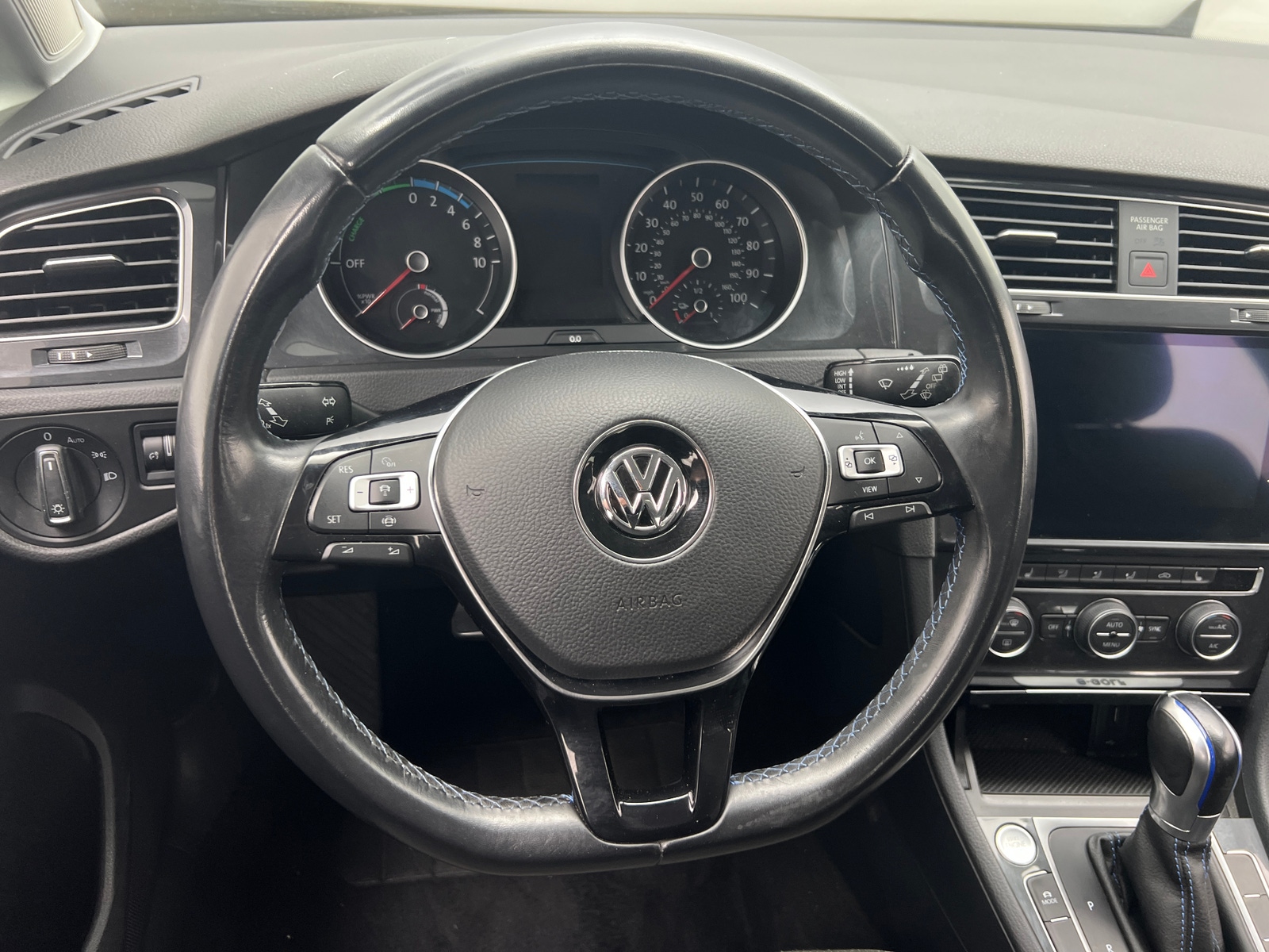 Thumbnail: 2019 Volkswagen e-Golf - 5