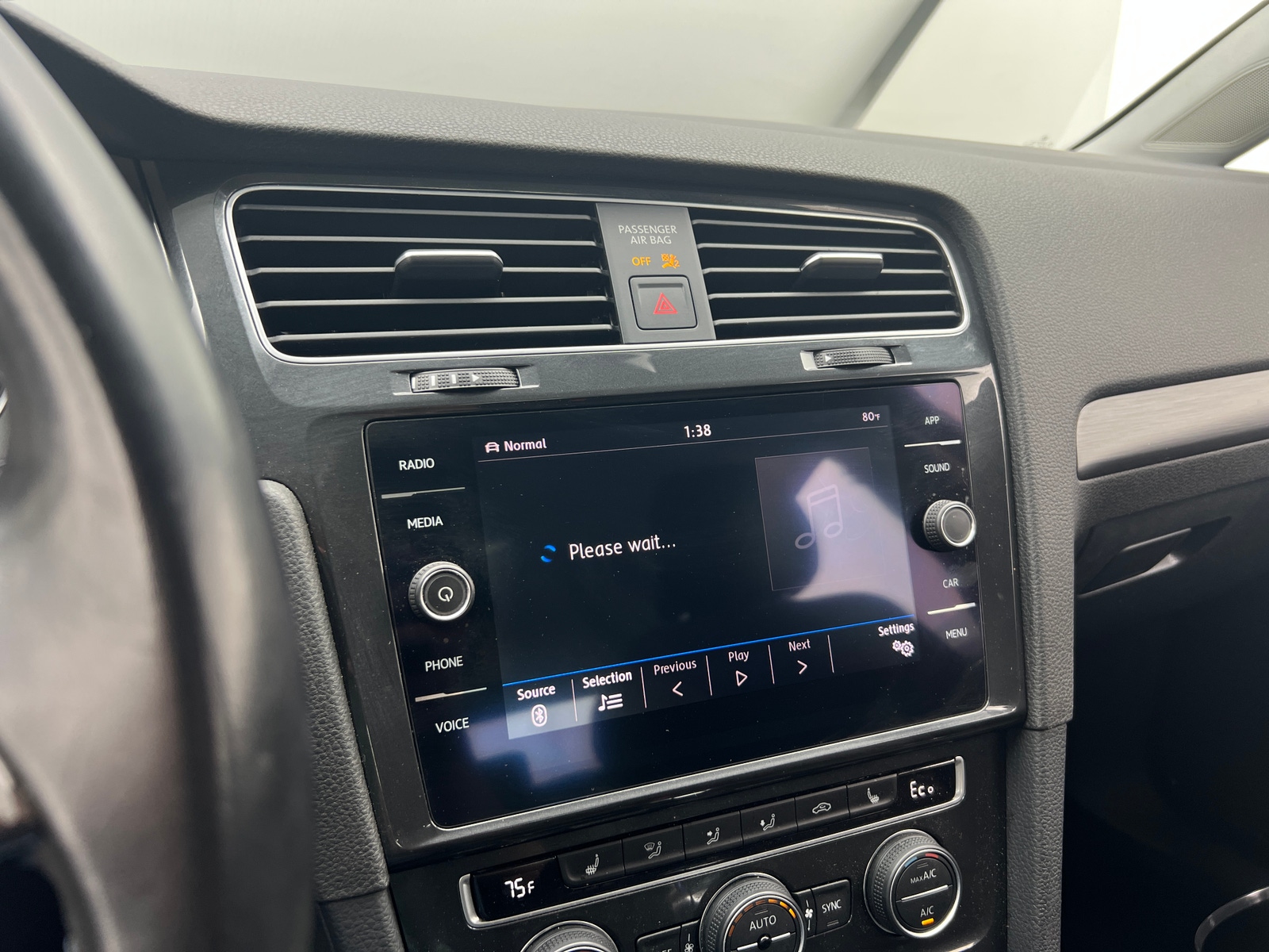 Thumbnail: 2019 Volkswagen e-Golf - 4