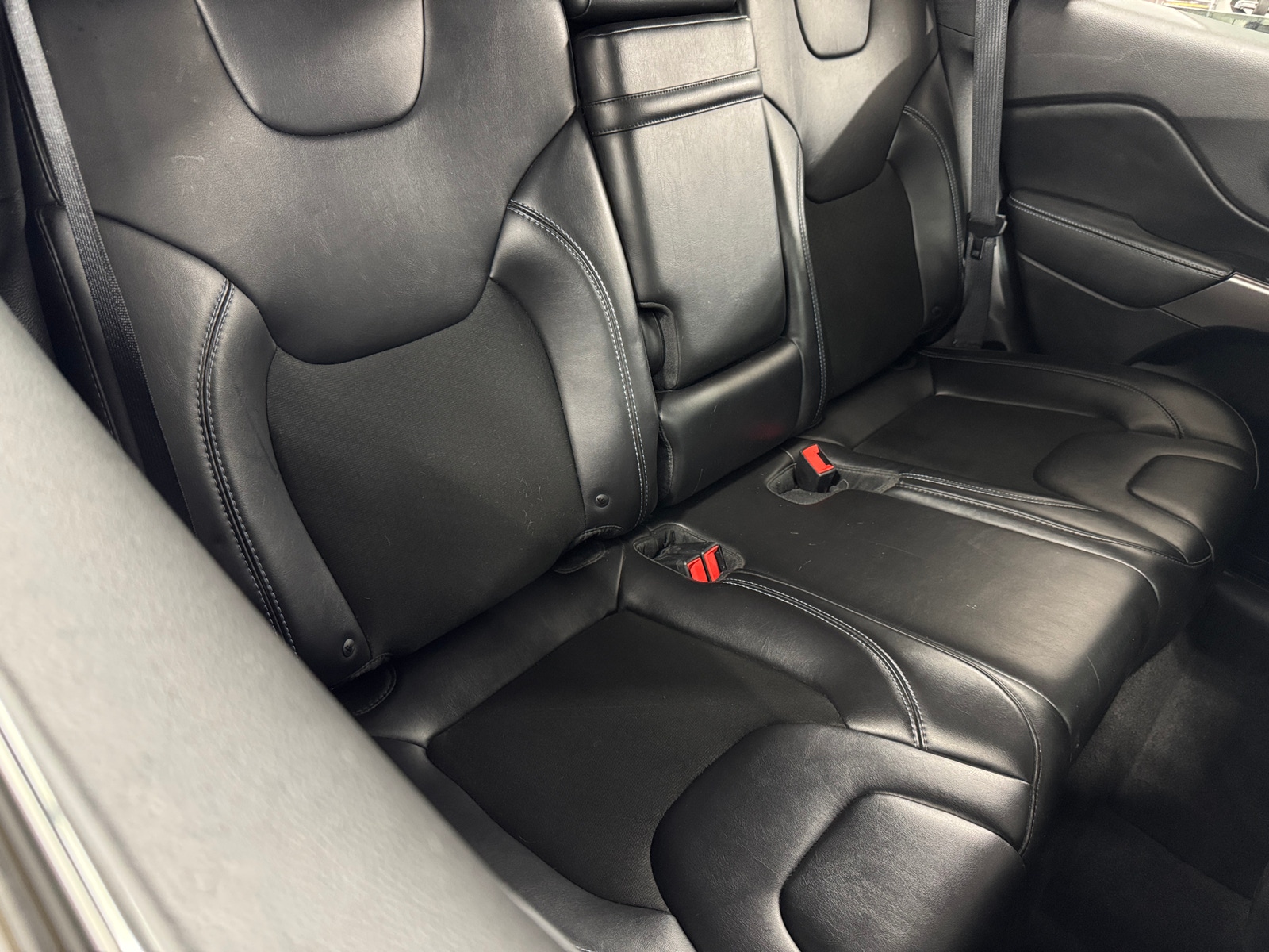 Thumbnail: 2019 Jeep Cherokee - 6