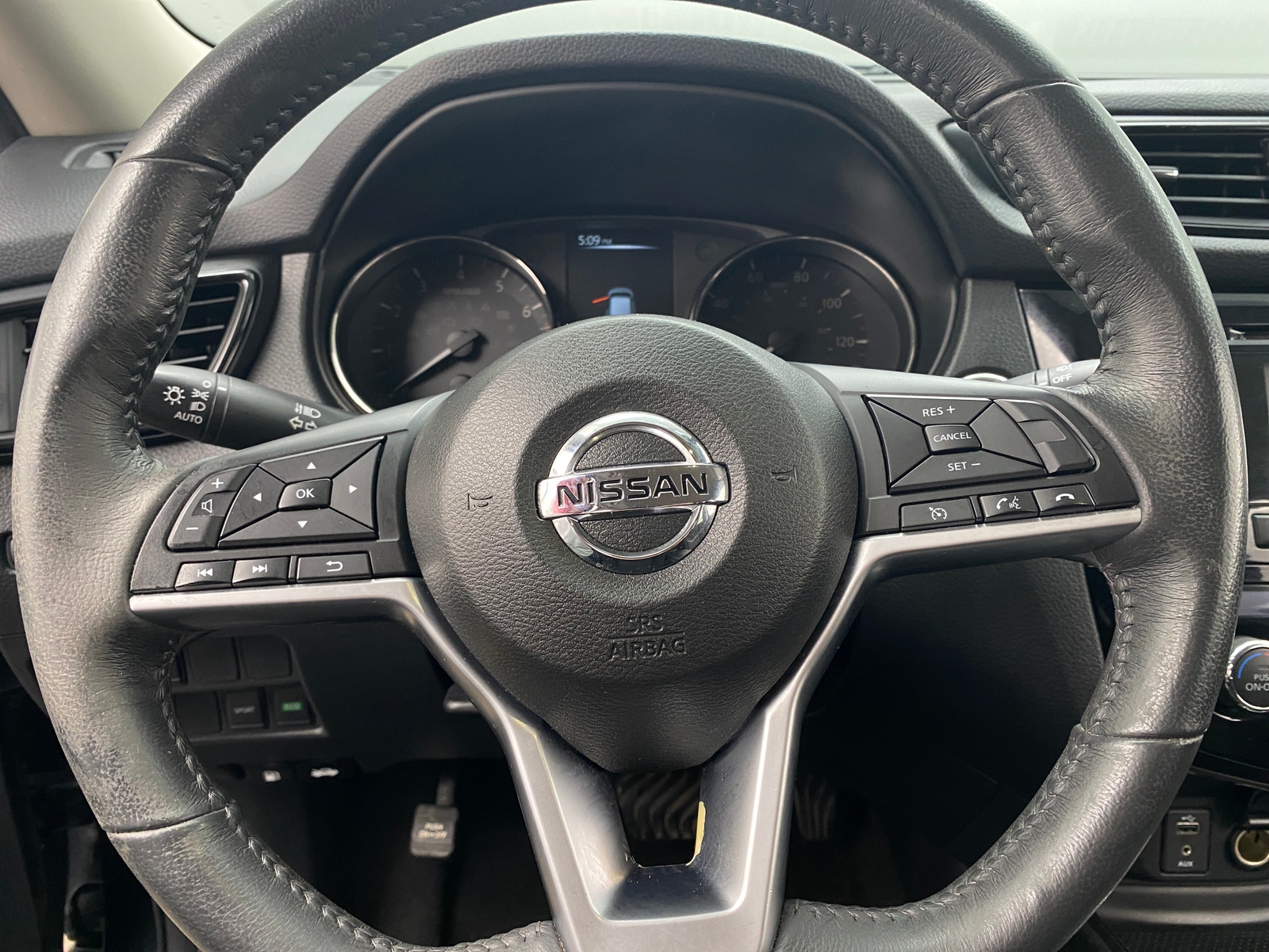 Thumbnail: 2017 Nissan Rogue - 5